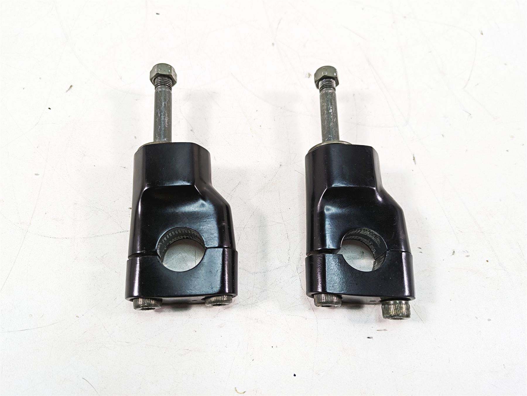 2002 Yamaha FZ1 FZS1000 Fazer Handlebar Riser Holder Set 5LV-23442-01-00 {{ shop.shopifyCountryName }} - Mototech271