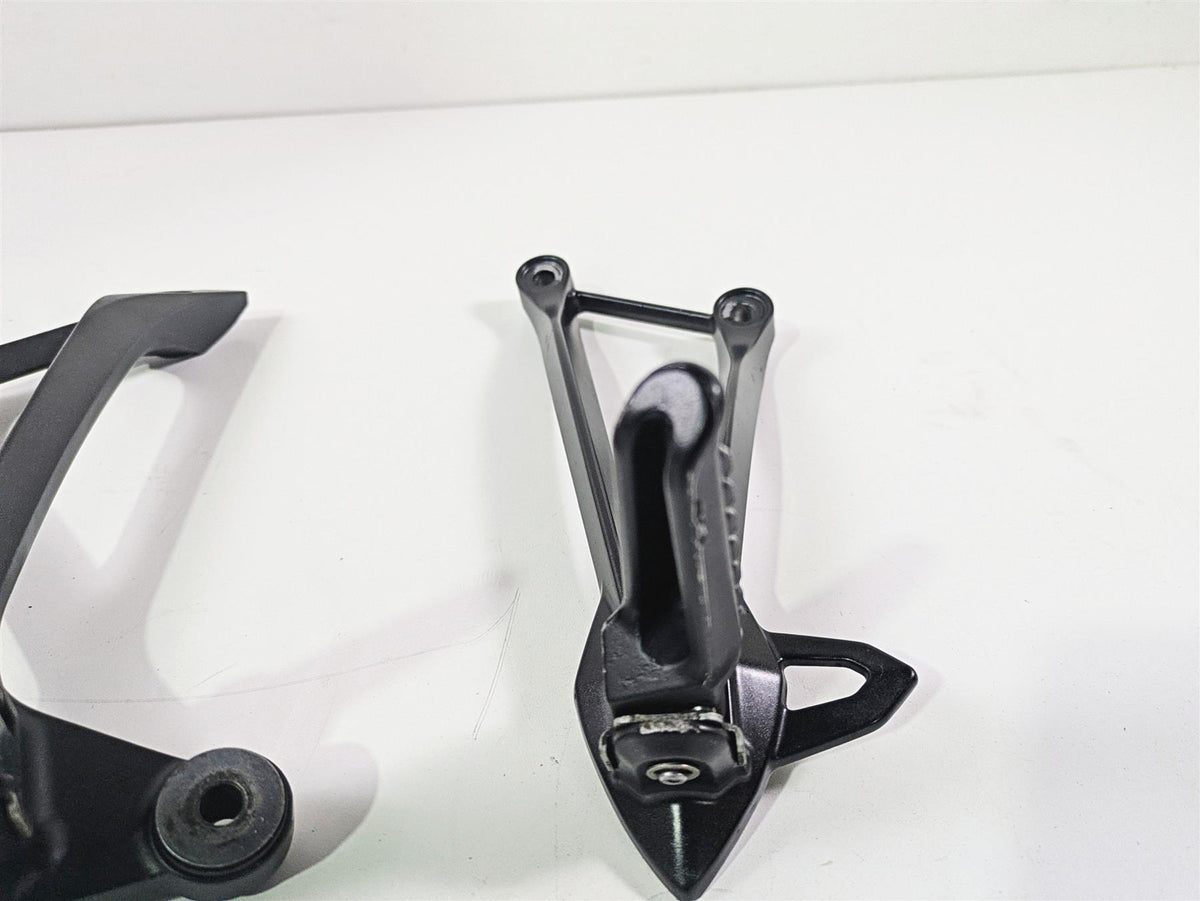 2016 Kawasaki ZX10R Ninja Rear Passenger Footpeg Rest Set 35063-0700-18R {{ shop.shopifyCountryName }} - Mototech271