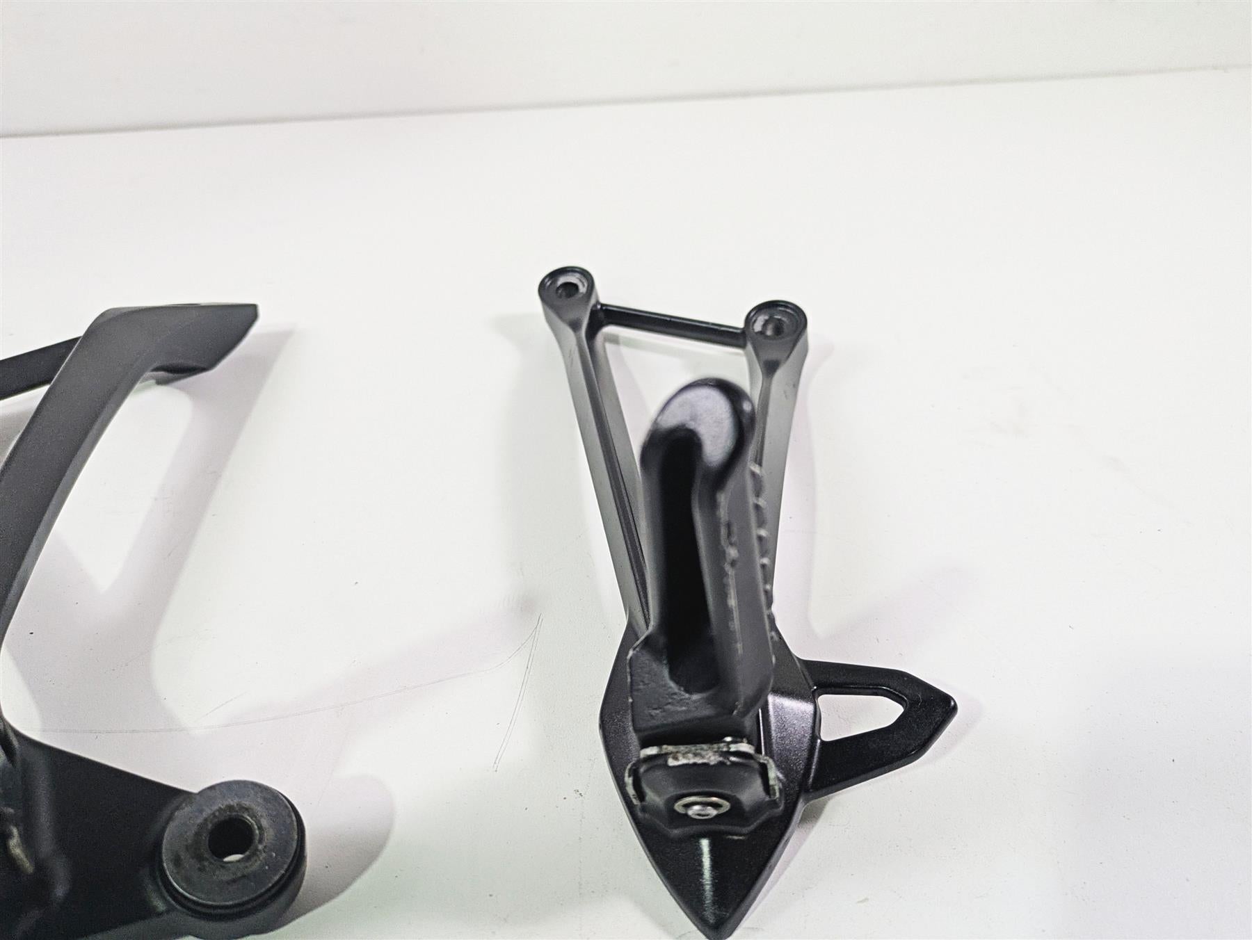 2016 Kawasaki ZX10R Ninja Rear Passenger Footpeg Rest Set 35063-0700-18R {{ shop.shopifyCountryName }} - Mototech271