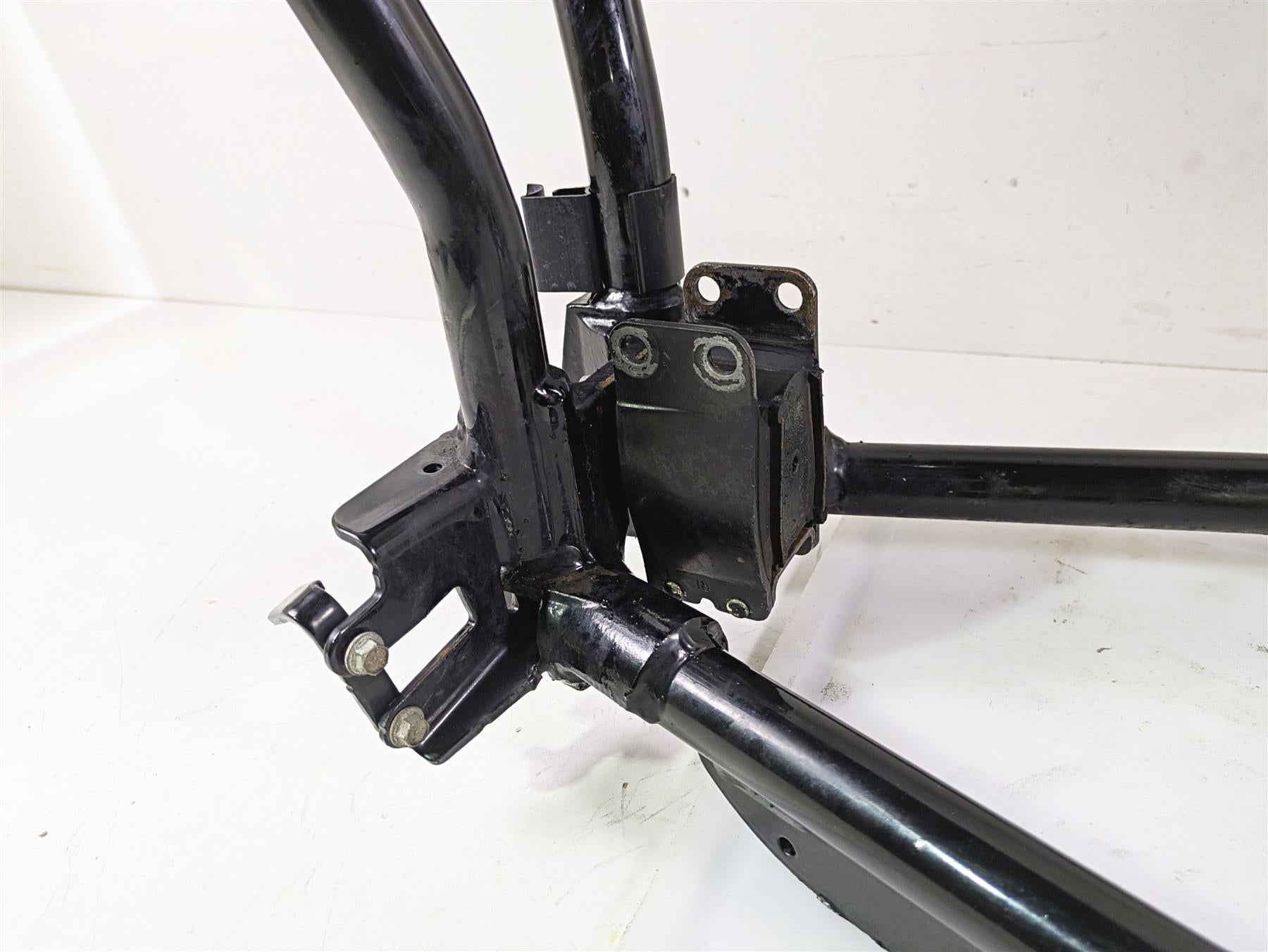 2016 Harley FXDWG Dyna Wide Glide Straight Main Frame Chassis 34dgr 47748-10A {{ shop.shopifyCountryName }} - Mototech271