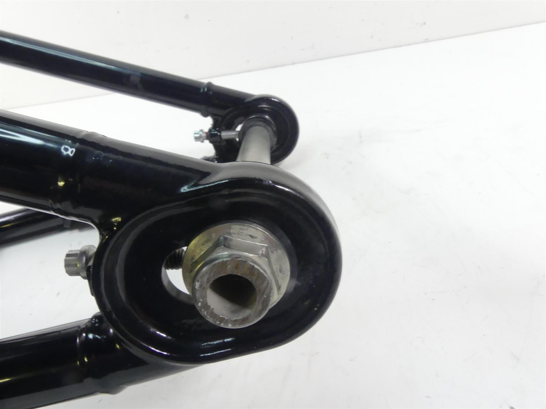 2021 Harley Softail FXBBS 114 Street Bob Swingarm Swing Arm & Axle 47400099BHP {{ shop.shopifyCountryName }} - Mototech271