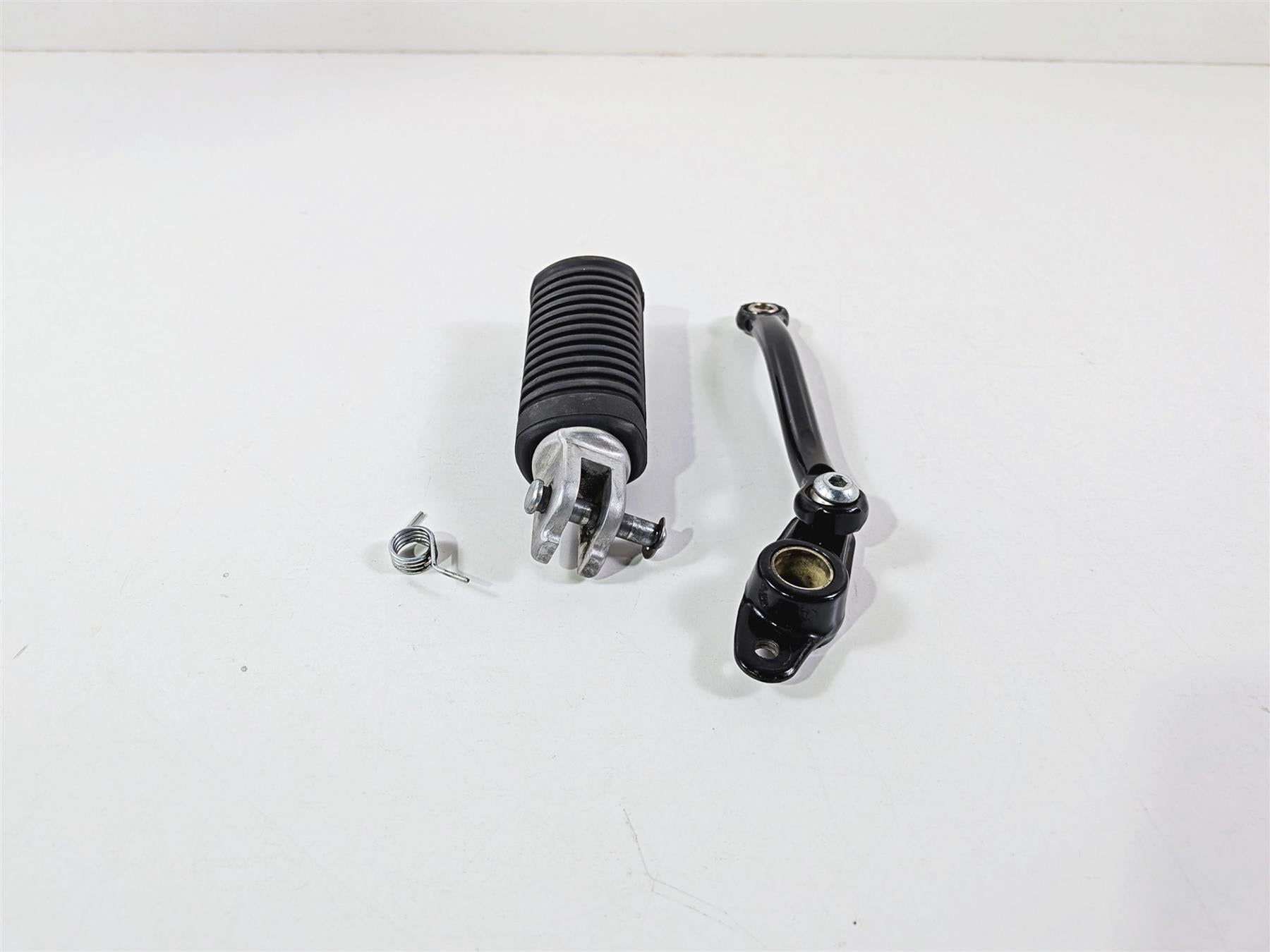 2024 Harley Softail FXLRST Low Rider Right Foot Peg & Brake Linkage 50501106 {{ shop.shopifyCountryName }} - Mototech271