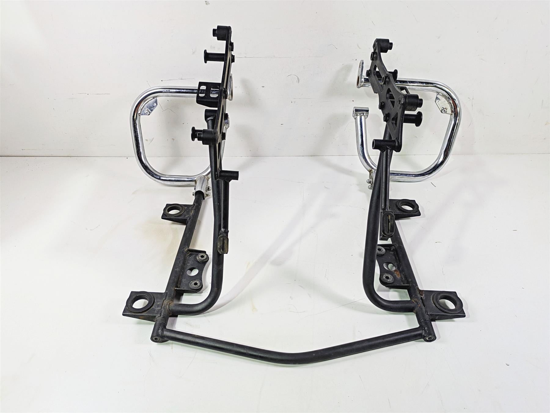 2008 Kawasaki VN1600 Vulcan Nomad Saddlebag Rack Carrier Pannier Set 39137-0009