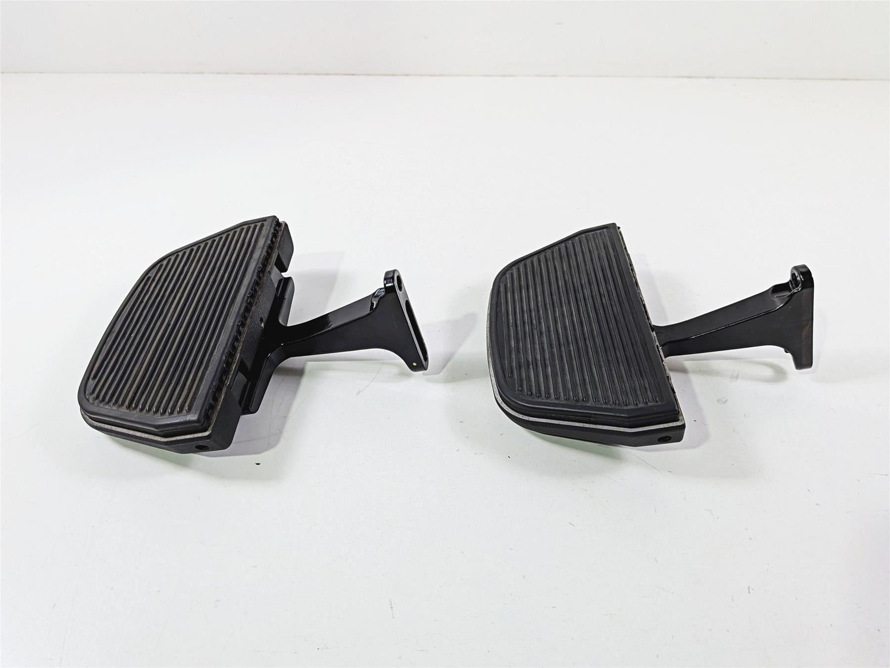 2014 Harley Touring FLHTK Electra Glide Rear Passenger Floor Board Set 52719-10-Mototech271