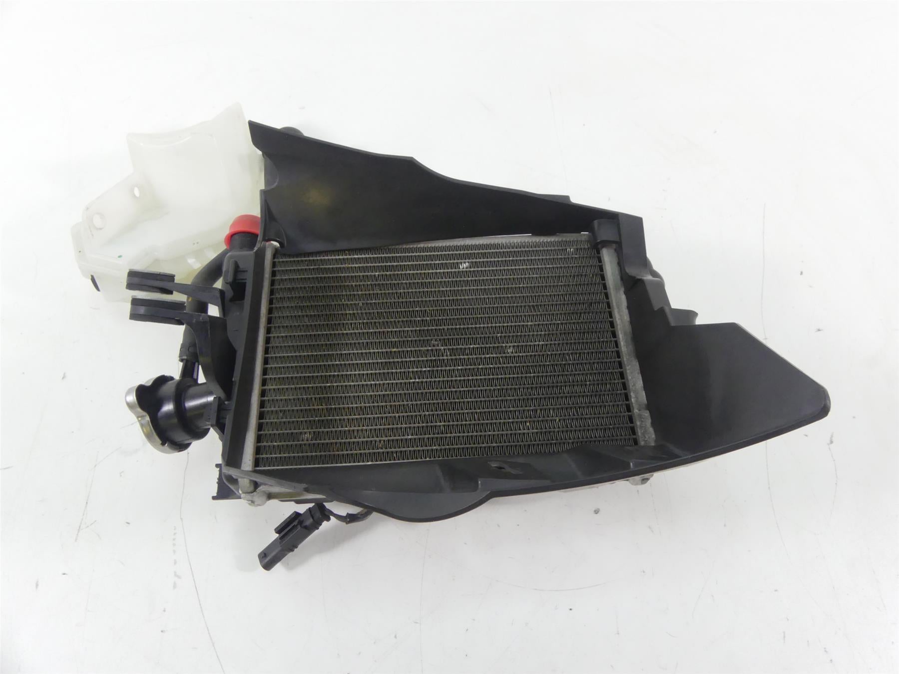 2016 BMW R1200GS K50 Right Side Radiator + Reservoir & Hoses Set 17118546416 {{ shop.shopifyCountryName }} - Mototech271