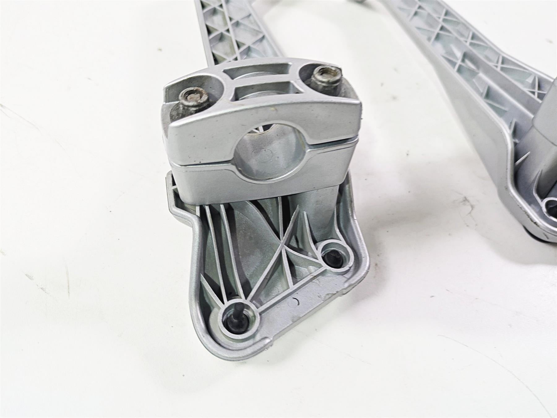 2010 BMW R1200GS K25 Saddlebag Mount Bracket Holder Set 46547695986 {{ shop.shopifyCountryName }} - Mototech271