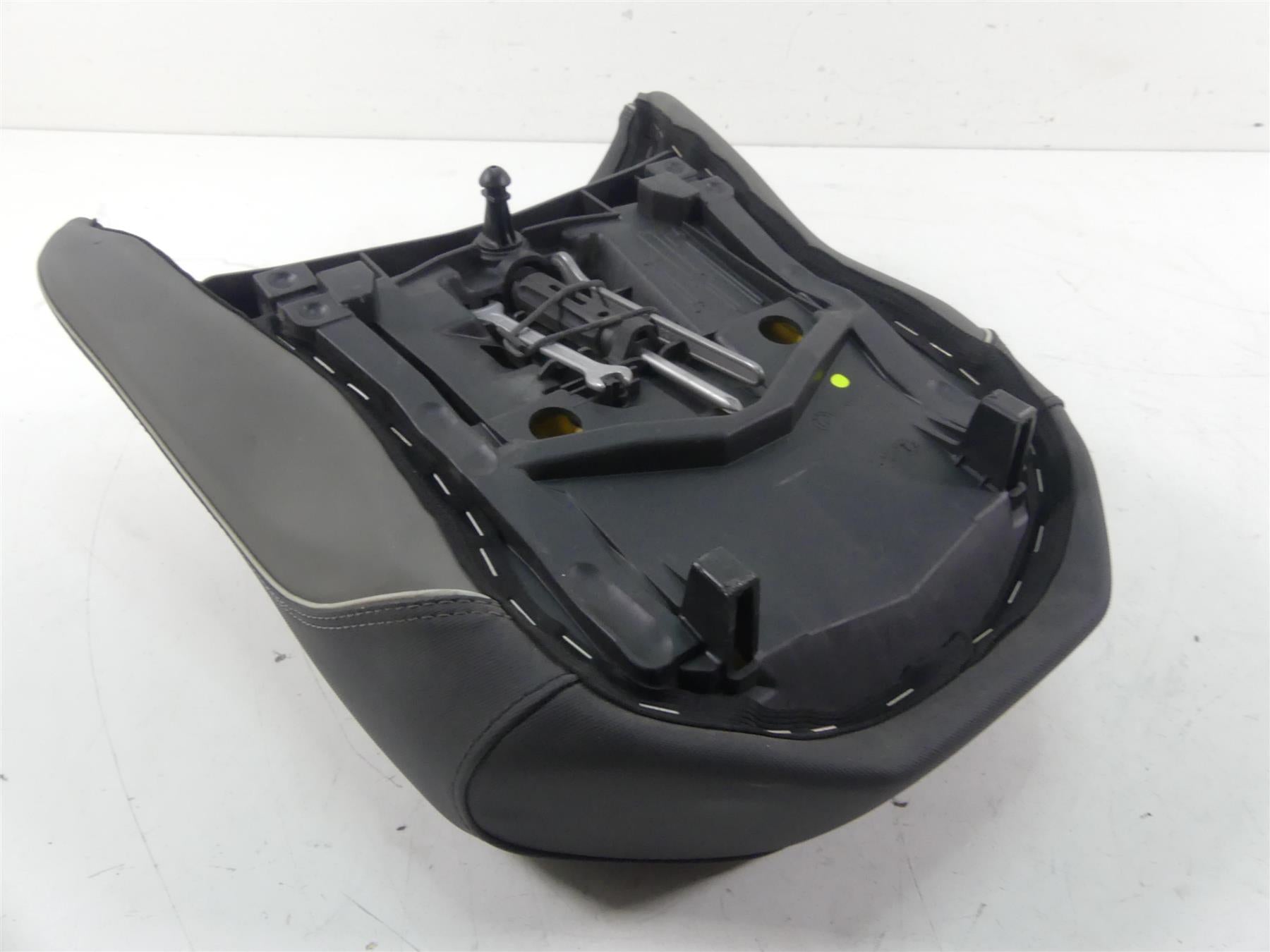 2017 BMW R1200GS GSW K50 Rear Passenger Unheated Seat Saddle 52538532739 {{ shop.shopifyCountryName }} - Mototech271