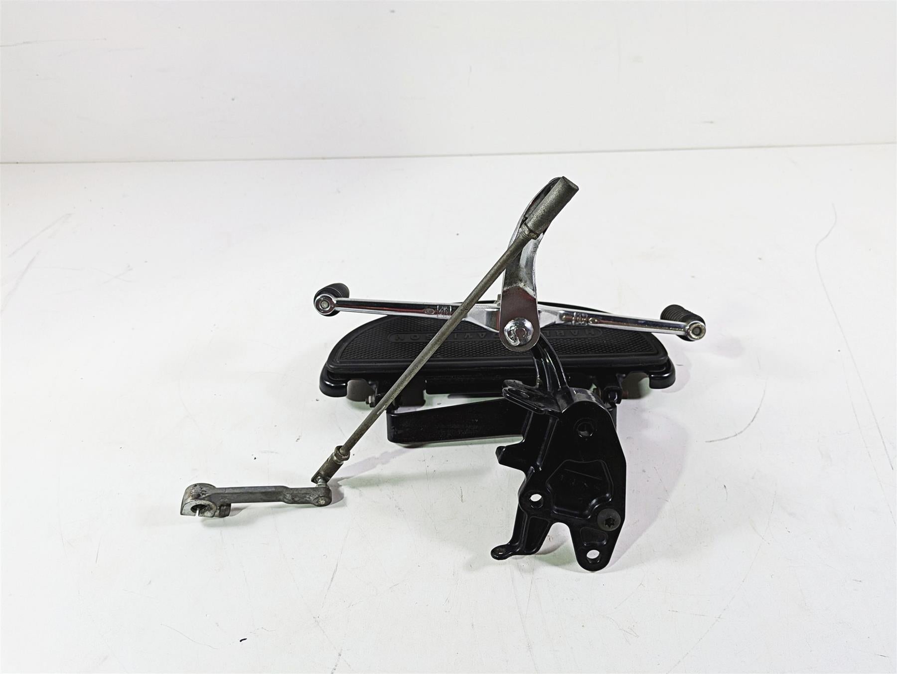 2008 Harley FLSTSB Cross Bones Left Floorboard & Shifter Set 33630-07A 33895-82E {{ shop.shopifyCountryName }} - Mototech271