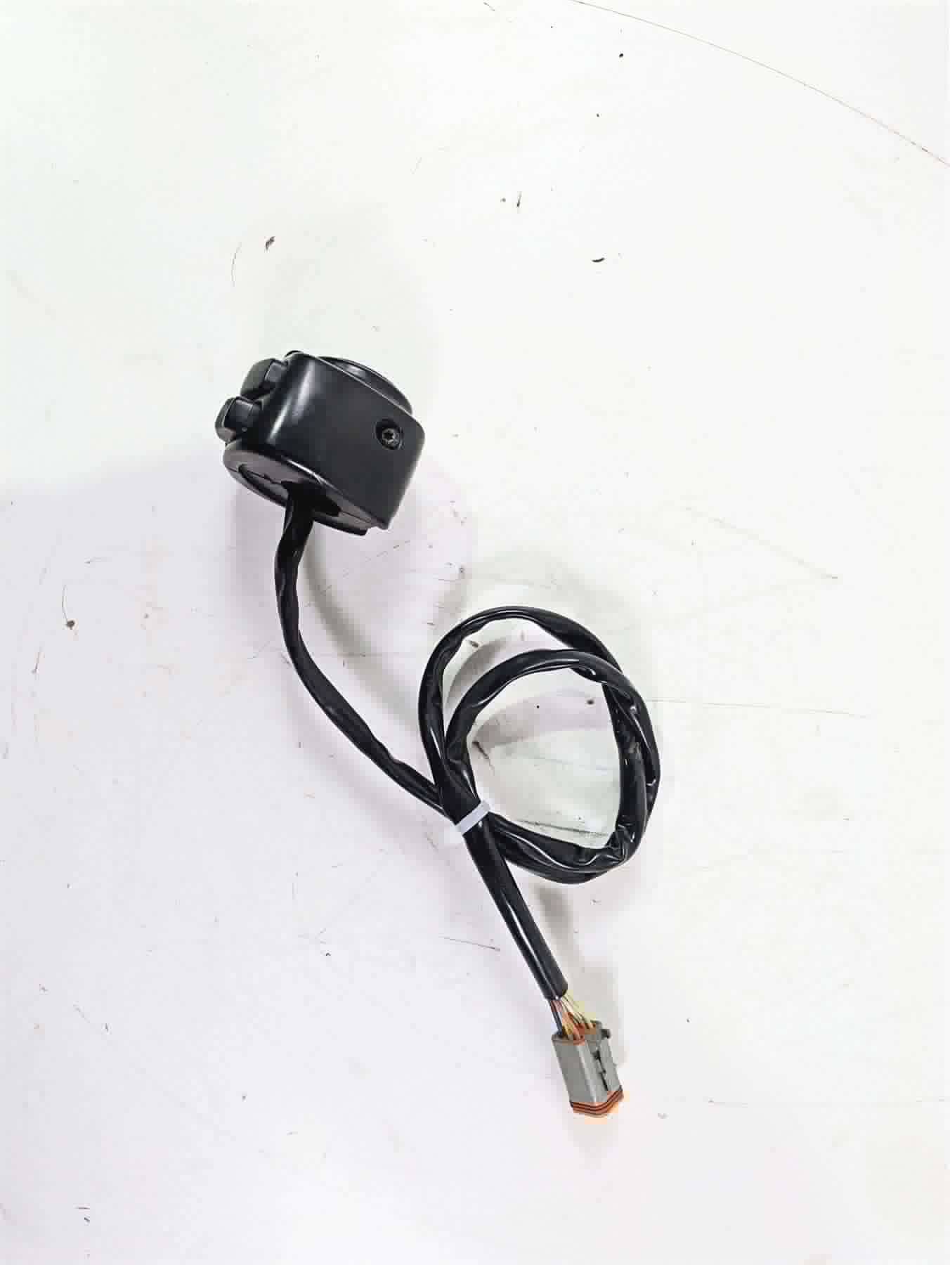 2002 Harley Dyna FXDL Low Rider Left Hand Control Switch 71682-06A {{ shop.shopifyCountryName }} - Mototech271