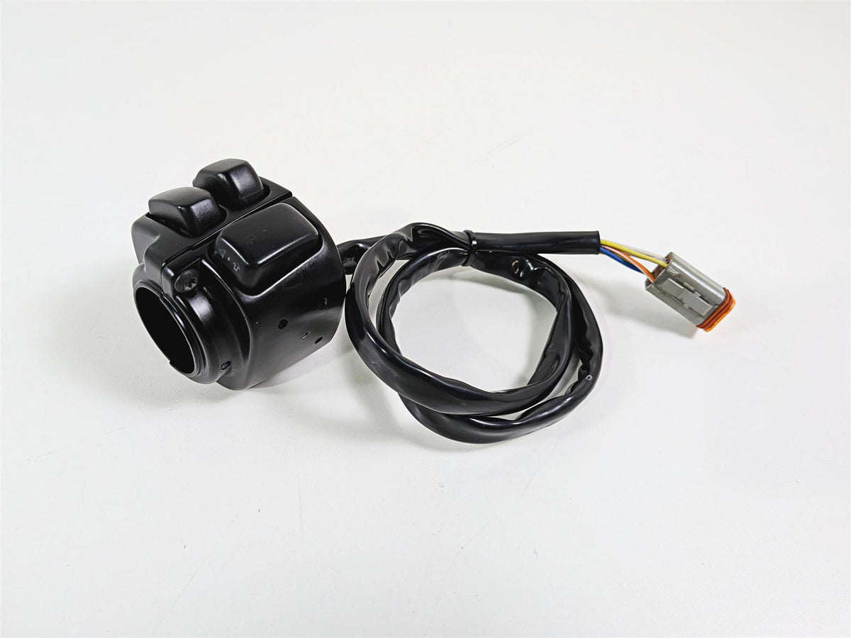 2006 Harley Sportster XL883 Low Left Hand Control Switch 71682-06A 71685-06A {{ shop.shopifyCountryName }} - Mototech271
