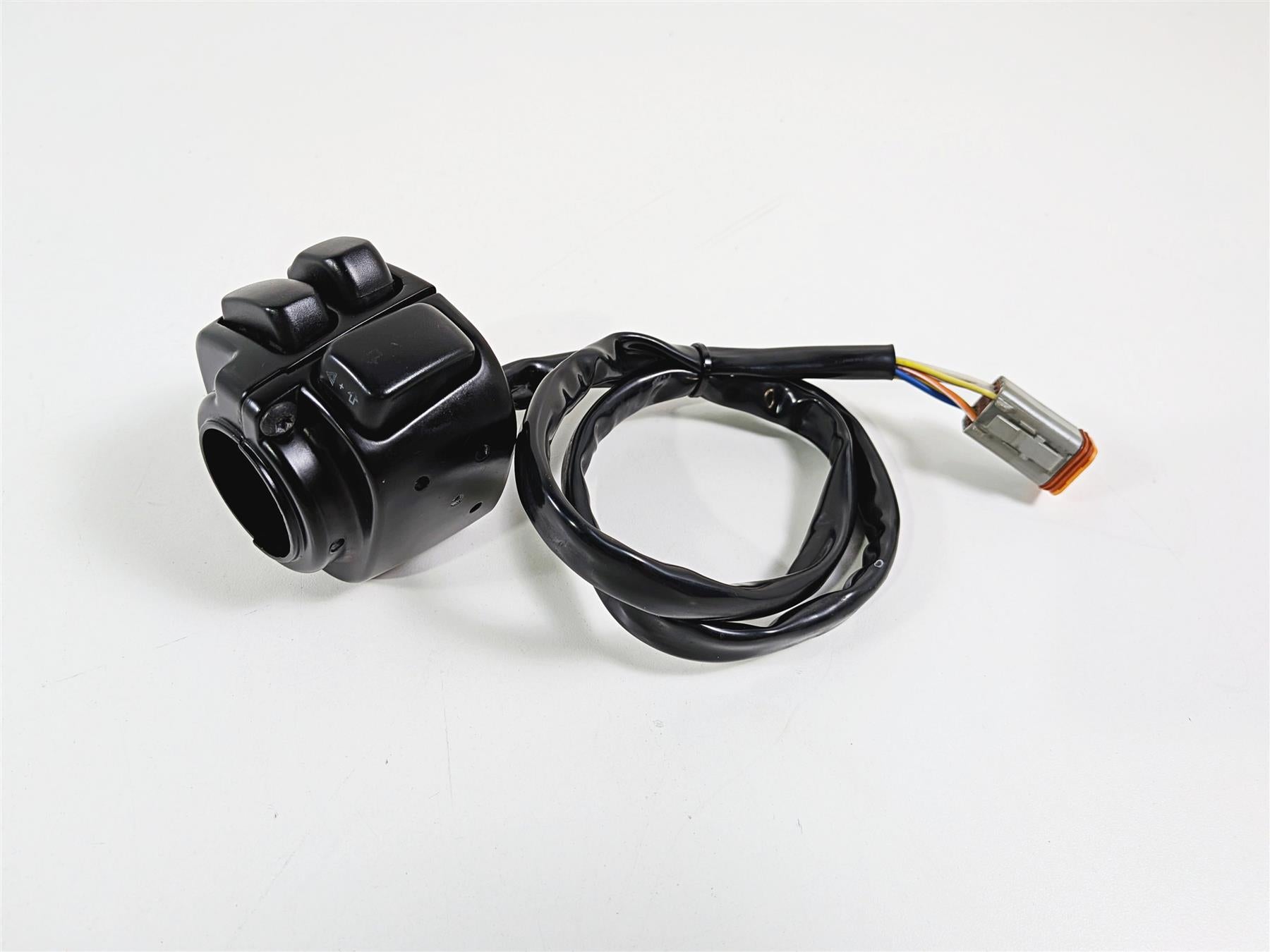 2006 Harley Sportster XL883 Low Left Hand Control Switch 71682-06A 71685-06A {{ shop.shopifyCountryName }} - Mototech271