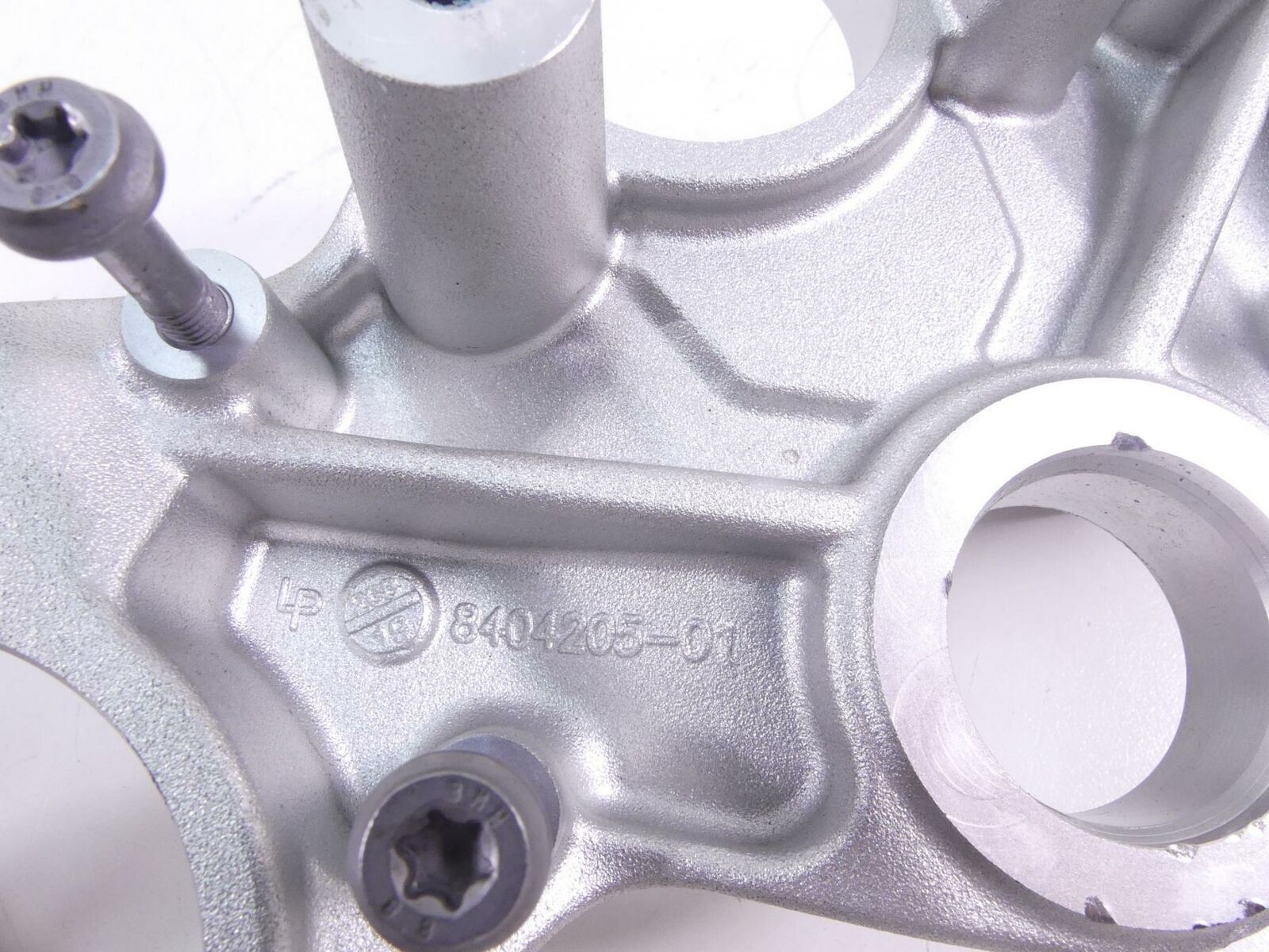 2020 BMW F900 R F900R K83 Upper Triple Tree Steering Clamp Risers 8404205 {{ shop.shopifyCountryName }} - Mototech271