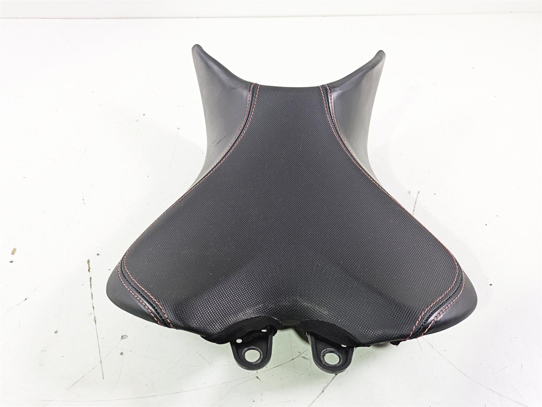 2019 Triumph Speed Triple RS 1050 Front Seat Saddle Comfort READ T2307334 {{ shop.shopifyCountryName }} - Mototech271