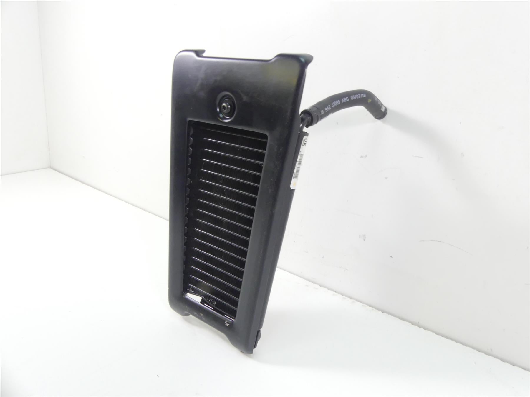 2019 Harley FLHC Softail Heritage Oil Cooler + Lines & Cover - Read 62700191 {{ shop.shopifyCountryName }} - Mototech271