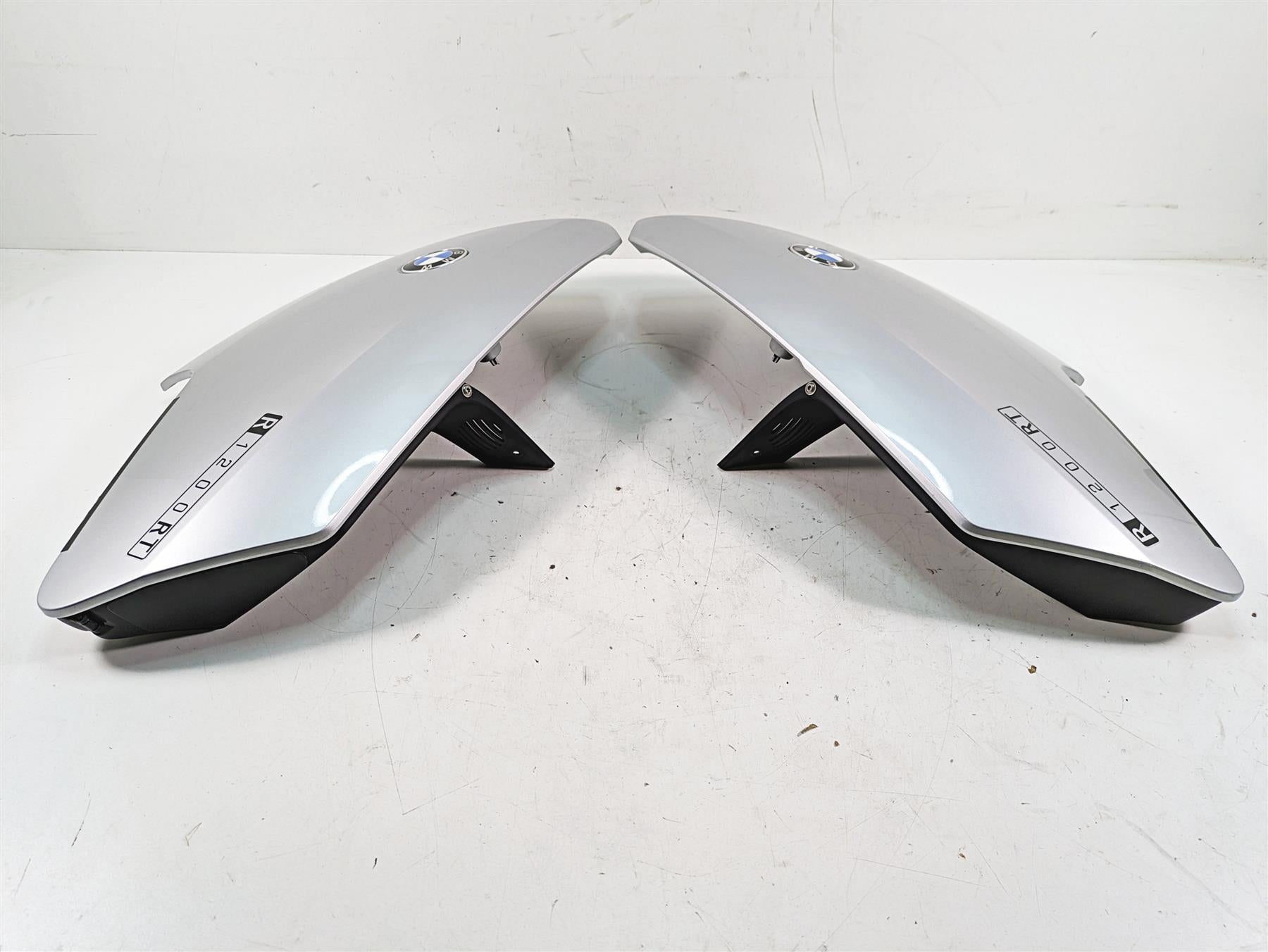 2007 BMW R1200RT K26 Upper Side Emblem Panel Set 46637682941 46637682942 {{ shop.shopifyCountryName }} - Mototech271