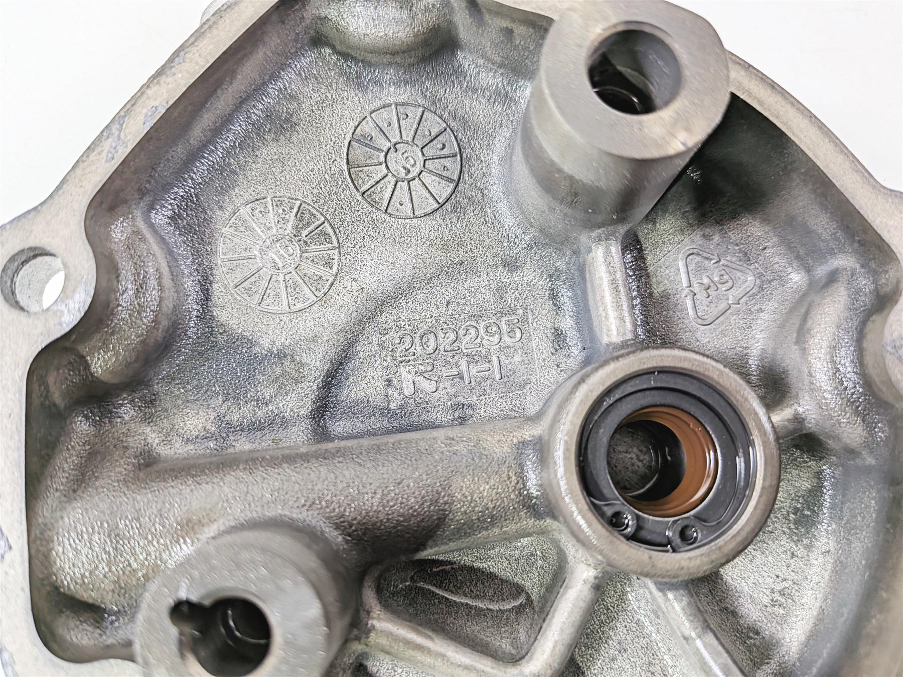 2016 Yamaha YZF R1 RN32 Oil Pump Timing Cover B60-15416-00-00 {{ shop.shopifyCountryName }} - Mototech271