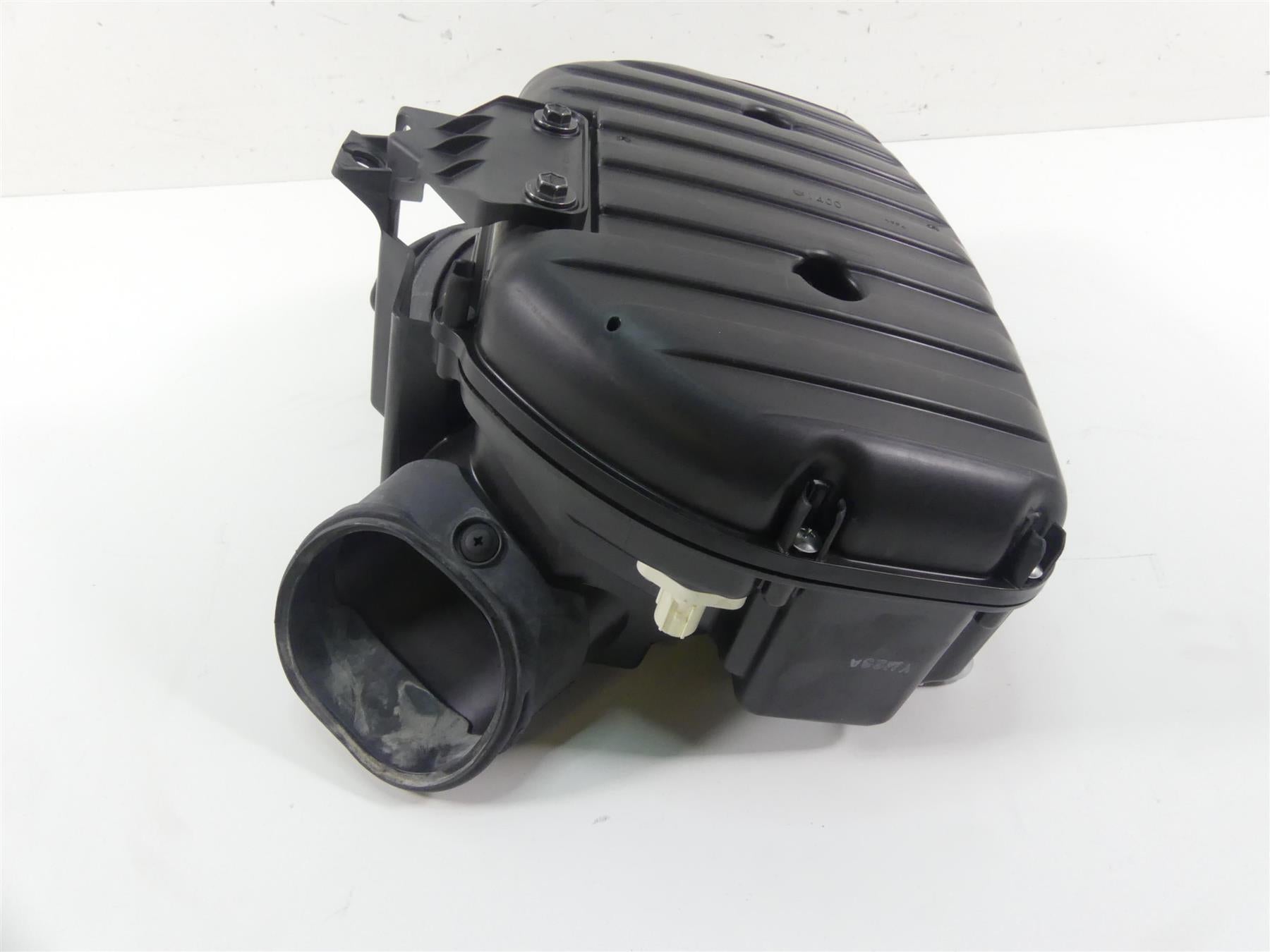 2022 Suzuki GSXR750 Air Box Cleaner Breather Filter Box 13720-14J01 {{ shop.shopifyCountryName }} - Mototech271