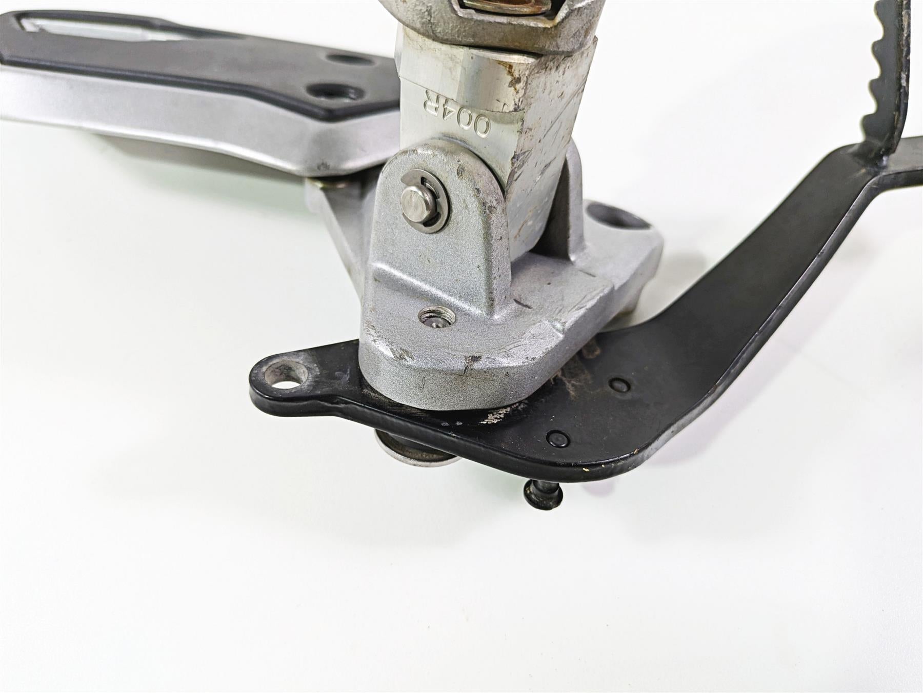 2015 Triumph Tiger Explorer XC Right Front Footpeg & Brake Pedal - Read T2080788 {{ shop.shopifyCountryName }} - Mototech271