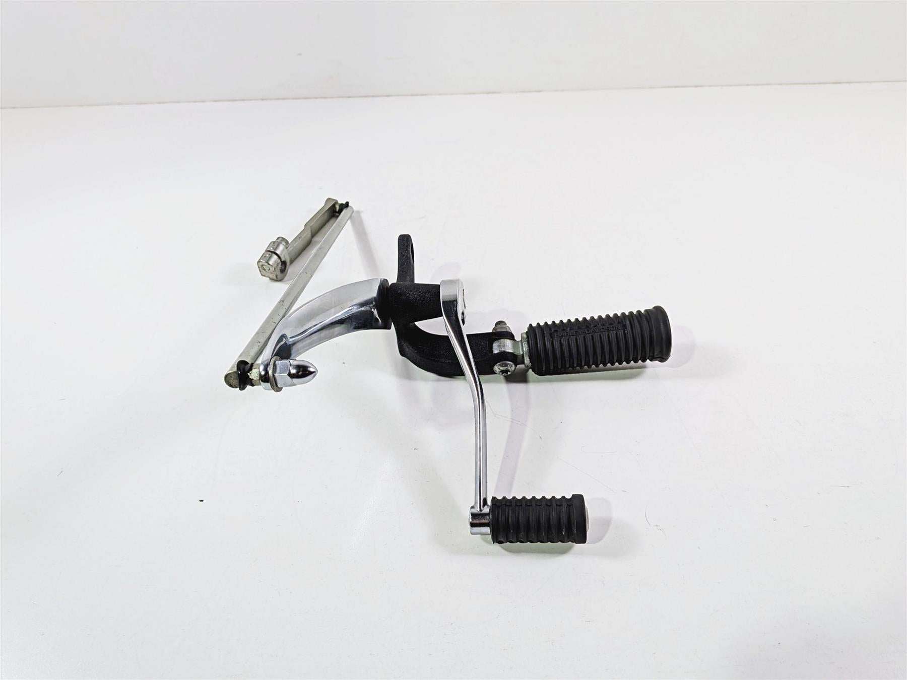 2011 Harley FXDF Dyna Fat Bob Front Left Forward Foot Peg & Shifter 50667-07 {{ shop.shopifyCountryName }} - Mototech271