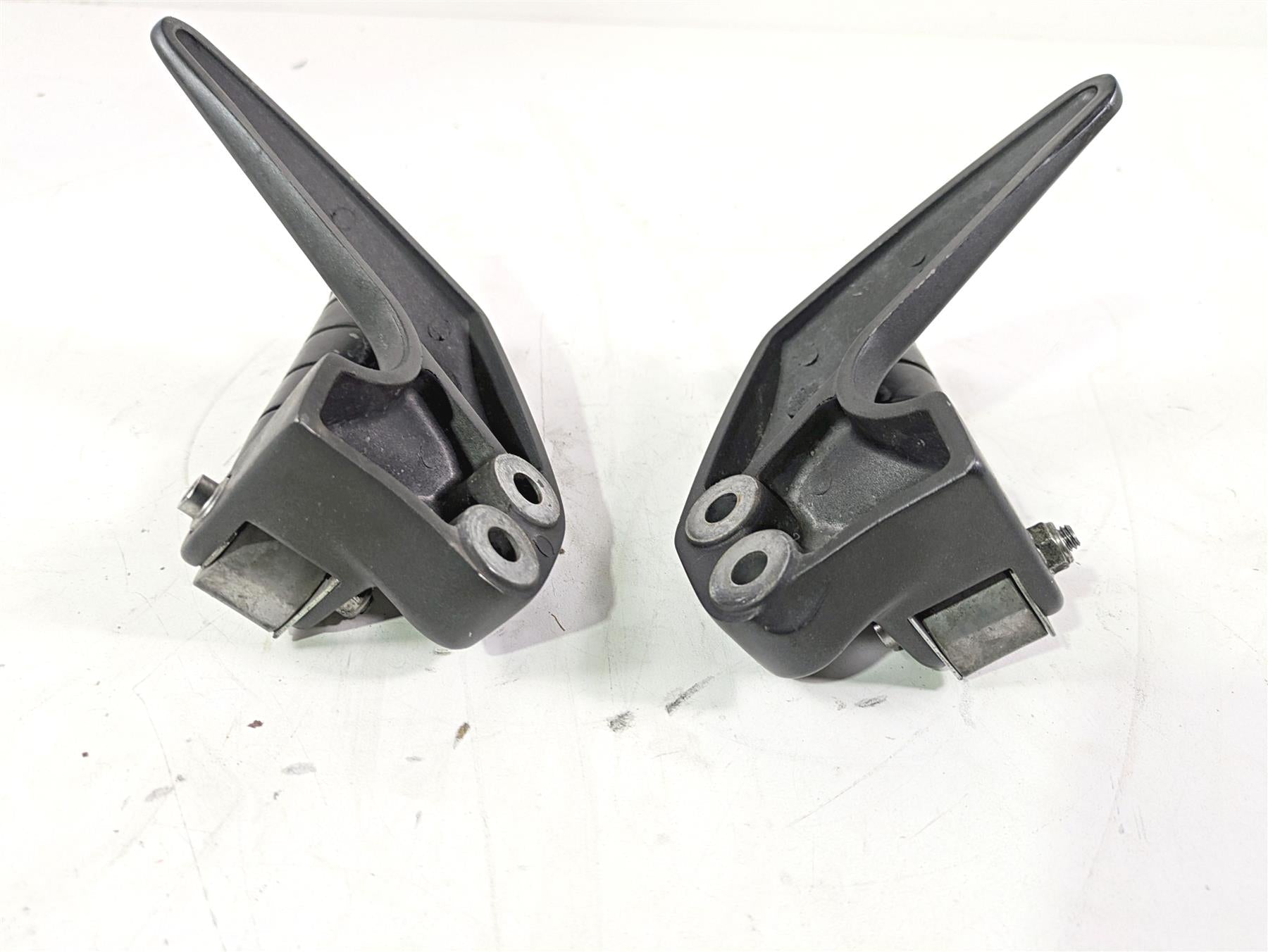 2008 Yamaha XVS1300 V-Star Tourer Rear Passenger Footpeg Set 3D8-27430-00-00 {{ shop.shopifyCountryName }} - Mototech271