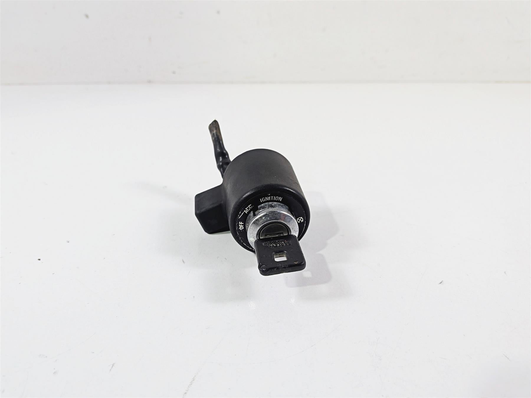 2006 Harley Sportster XL1200 C Ignition Switch + Key Set 71441-94 {{ shop.shopifyCountryName }} - Mototech271