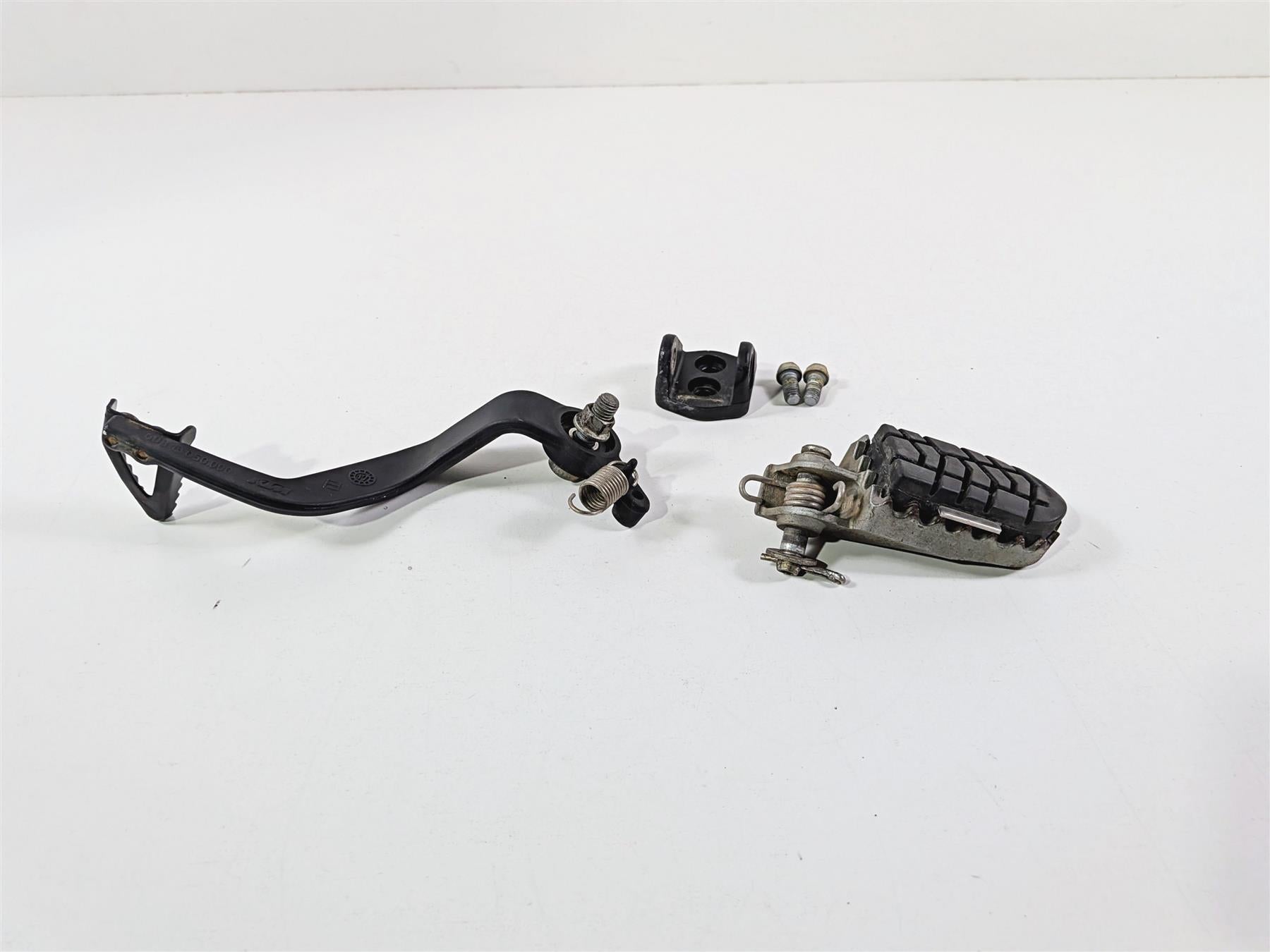 2016 KTM 1290 Super Adventure Right Front Foot Peg & Brake Pedal 6031305004433S {{ shop.shopifyCountryName }} - Mototech271