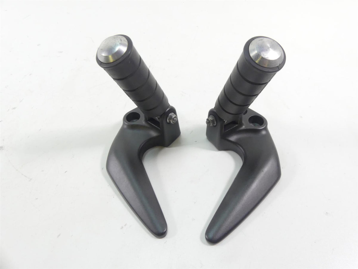 2007 Yamaha XVS1300 V-Star Rear Passenger Foot Peg Footpeg Set 3D8-27430-00-00 {{ shop.shopifyCountryName }} - Mototech271