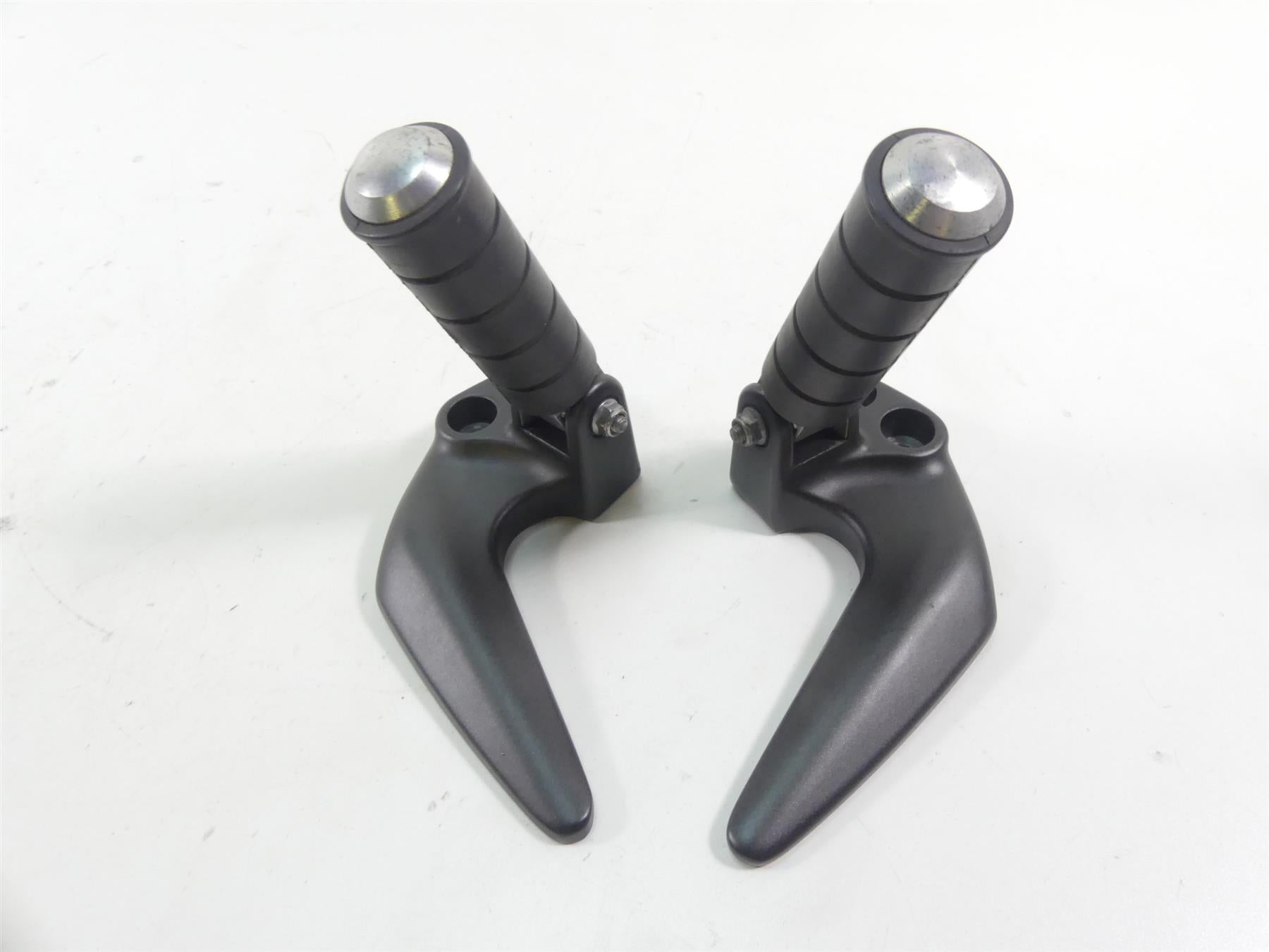 2007 Yamaha XVS1300 V-Star Rear Passenger Foot Peg Footpeg Set 3D8-27430-00-00 {{ shop.shopifyCountryName }} - Mototech271