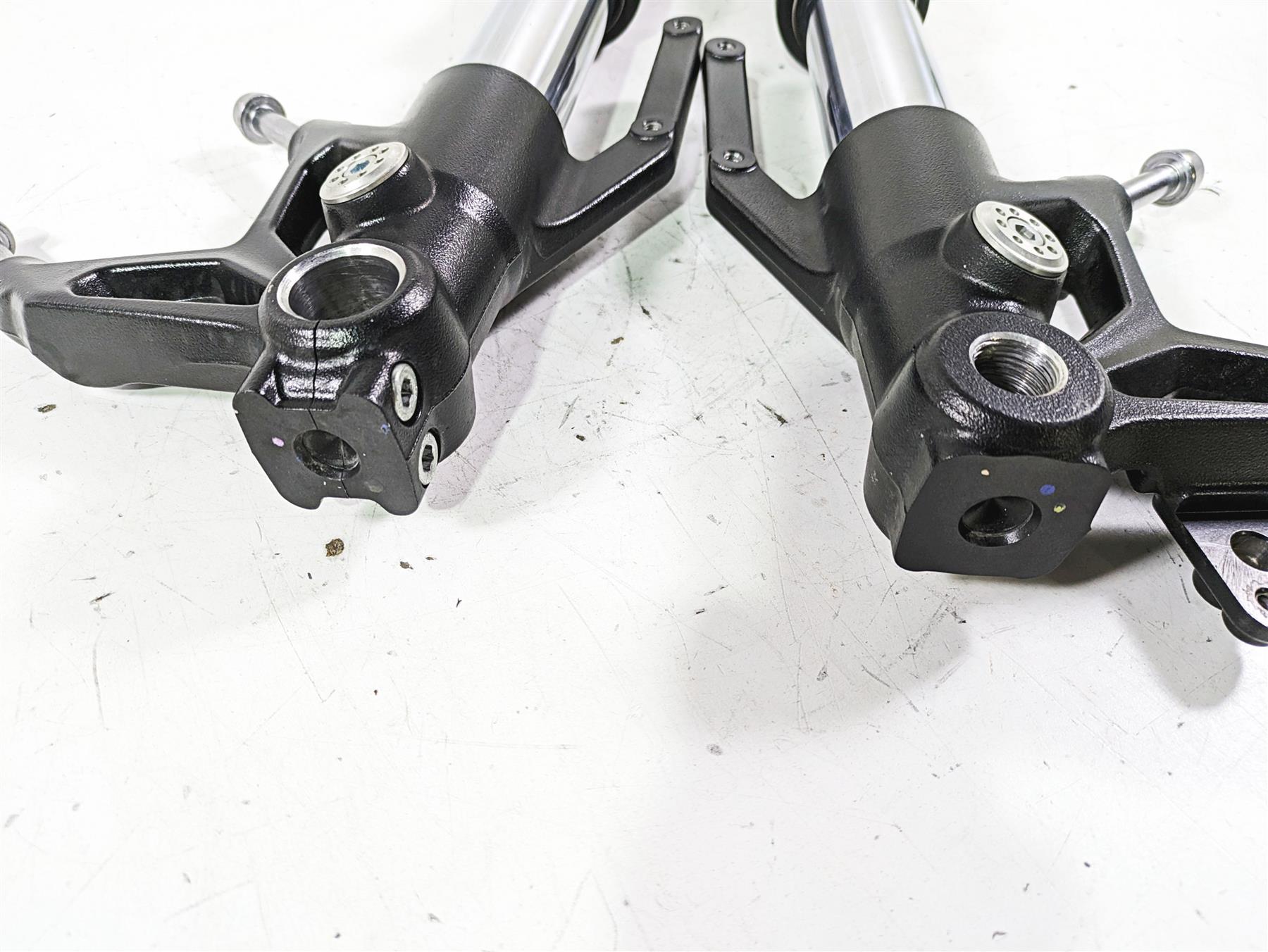 2023 Triumph Street Triple 765 RS Straight Showa Front Fork Leg Set 2k T2041654 {{ shop.shopifyCountryName }} - Mototech271