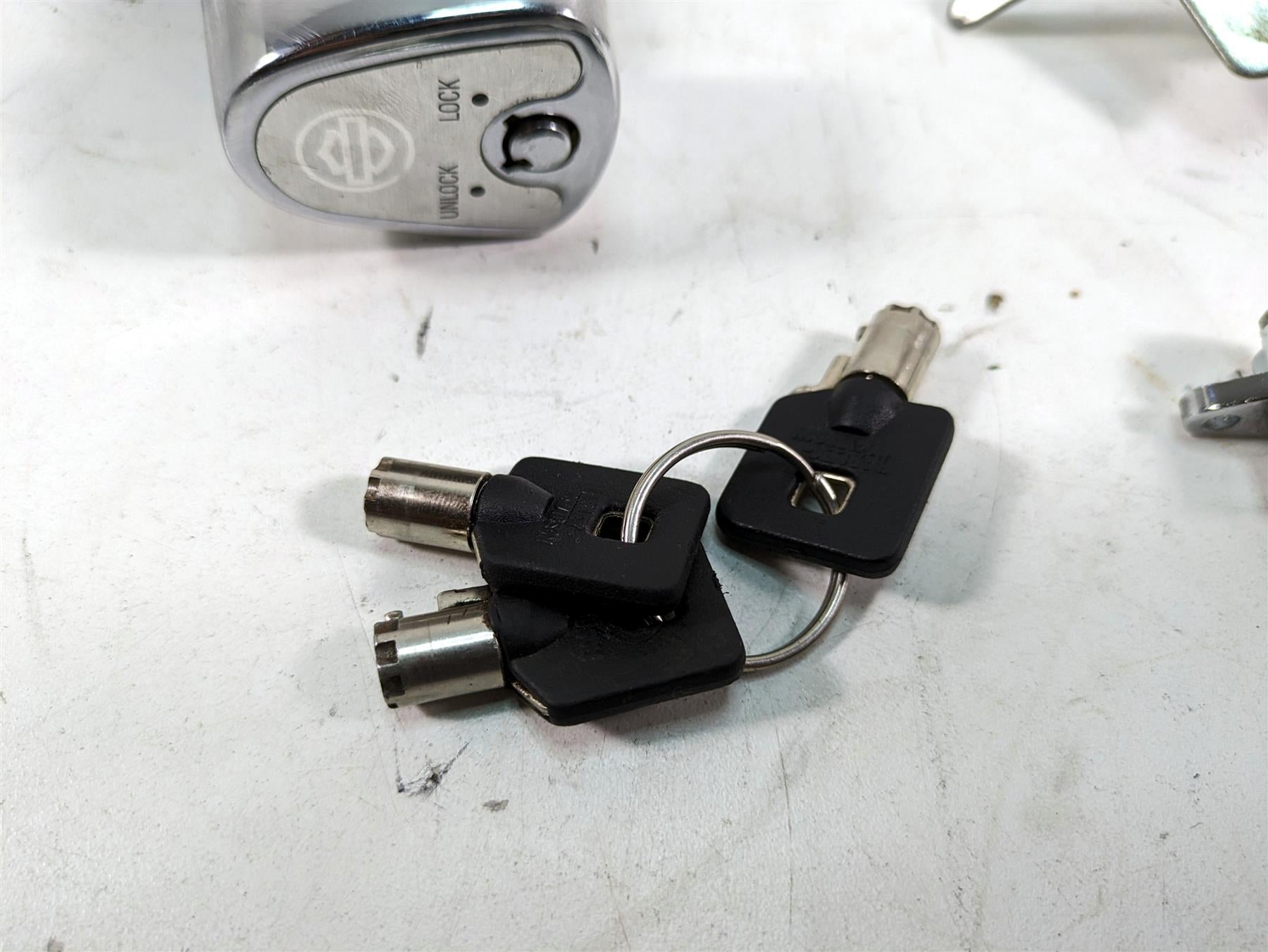 2006 Harley Touring FLHTCUI Electra Glide Ignition Switch Key Lock