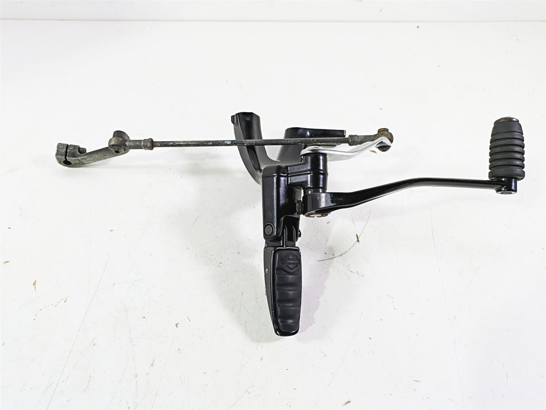 2018 Harley Softail FXFBS Fat Bob Left Rider Footpeg & Shifter 33600134 33600211