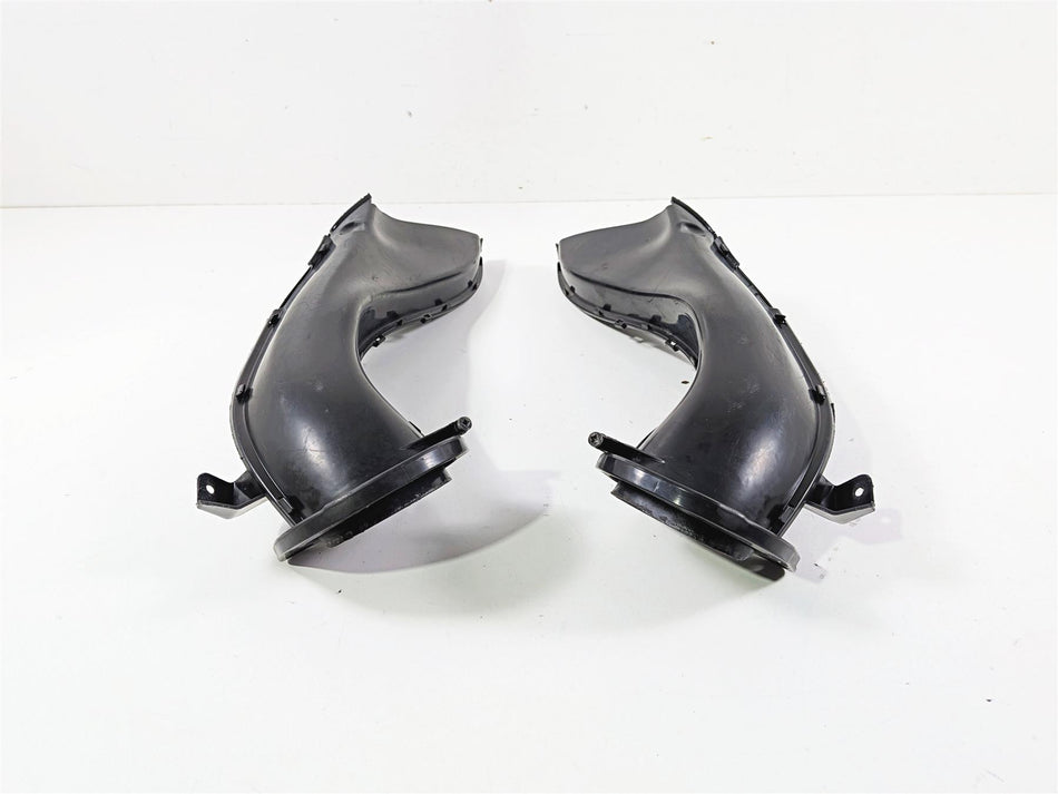 2018 Aprilia RSV4 RR Air Intake Scoop Ram Set 2B001921 858818 2B001922 858907 {{ shop.shopifyCountryName }} - Mototech271