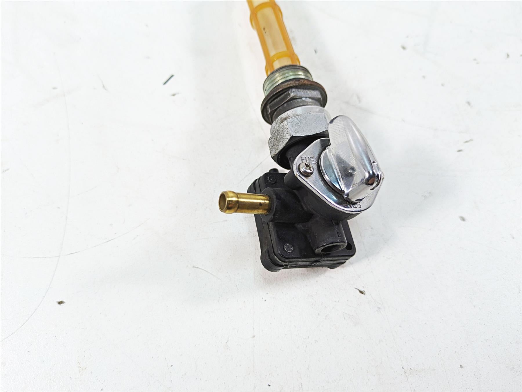 2005 Harley Dyna FXDL Low Rider Fuel Gas Valve Petcock Pet Cock 61338-02 {{ shop.shopifyCountryName }} - Mototech271