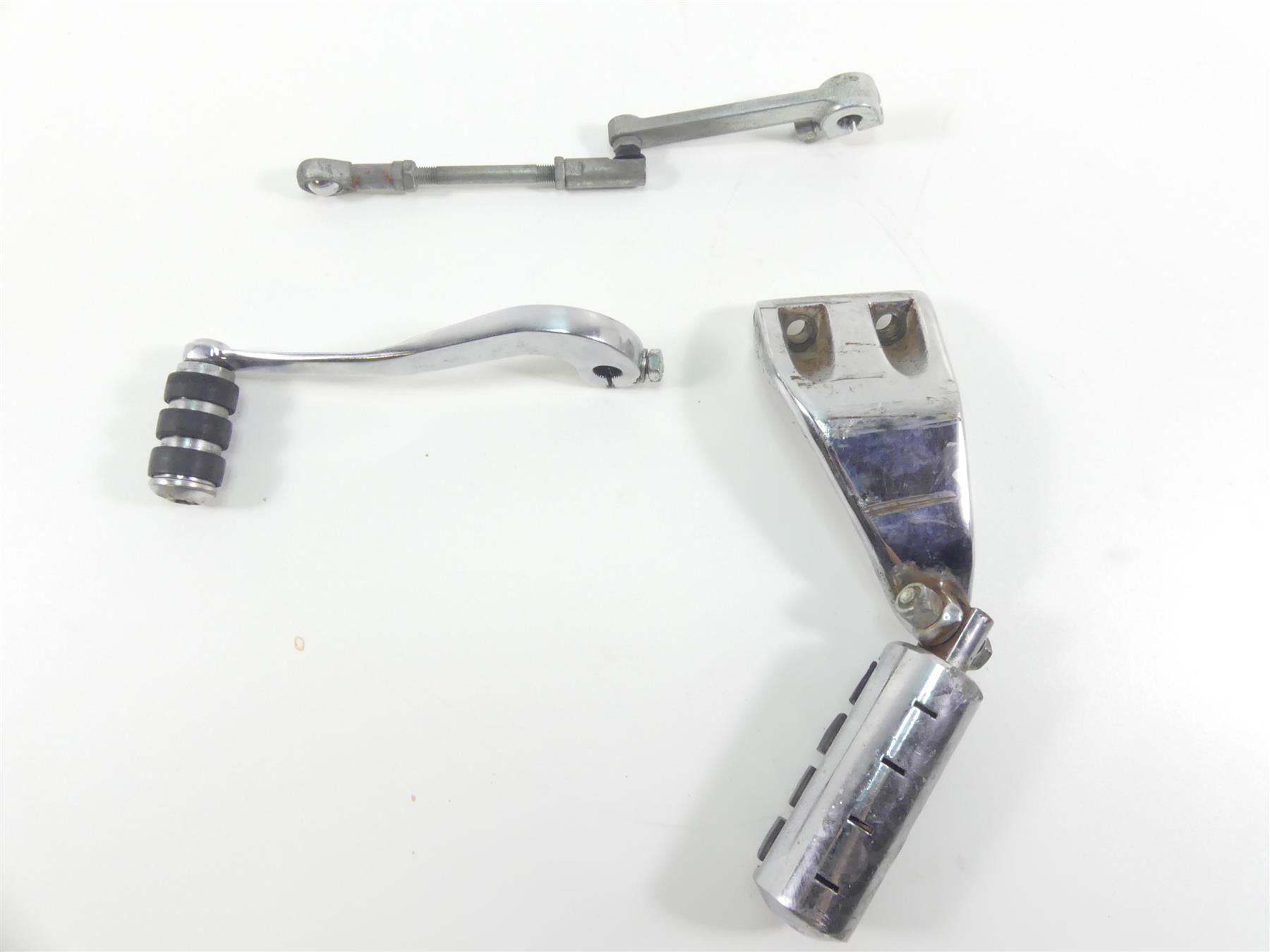 1999 Harley Dyna FXDL Low Rider Left Front Mid Footpeg & Shifter 34564-90B {{ shop.shopifyCountryName }} - Mototech271