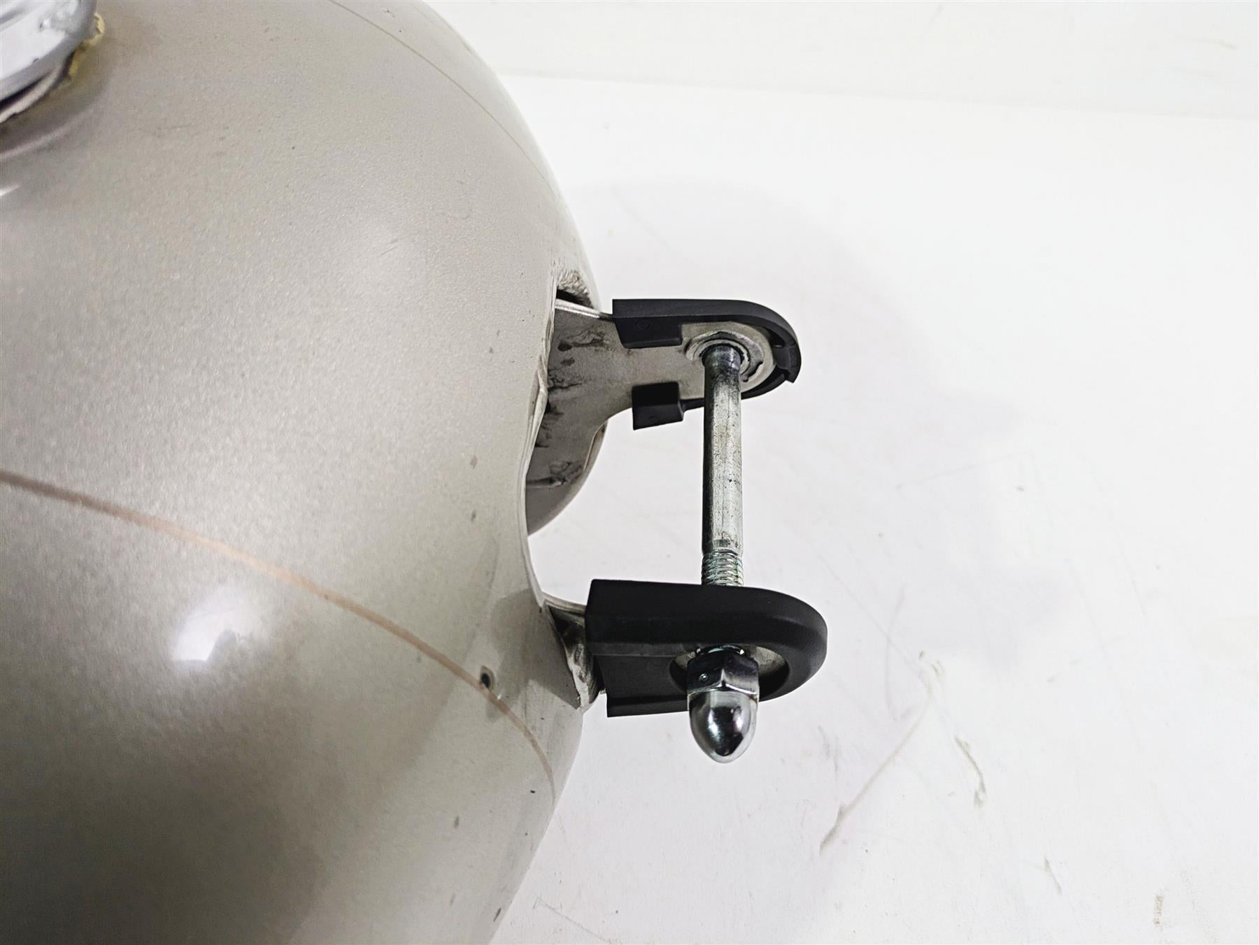 2018 Harley FXBR Softail Breakout Fuel Gas Petrol Tank - Dented 61000673 {{ shop.shopifyCountryName }} - Mototech271