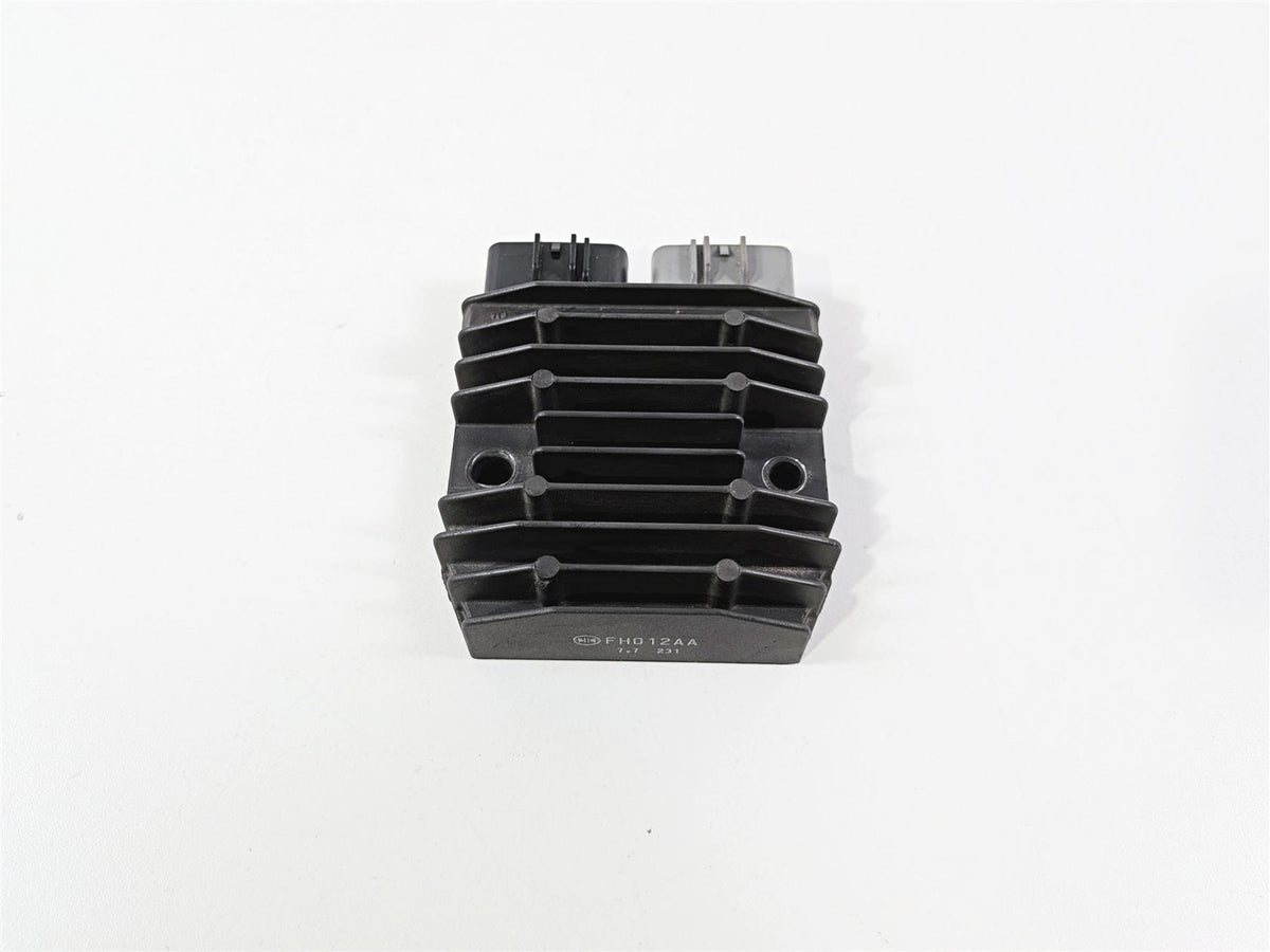 2008 Yamaha YZF R1 RN19 Oem Rectifier Voltage Regulator 1D7-81960-00-00 FH012AA {{ shop.shopifyCountryName }} - Mototech271