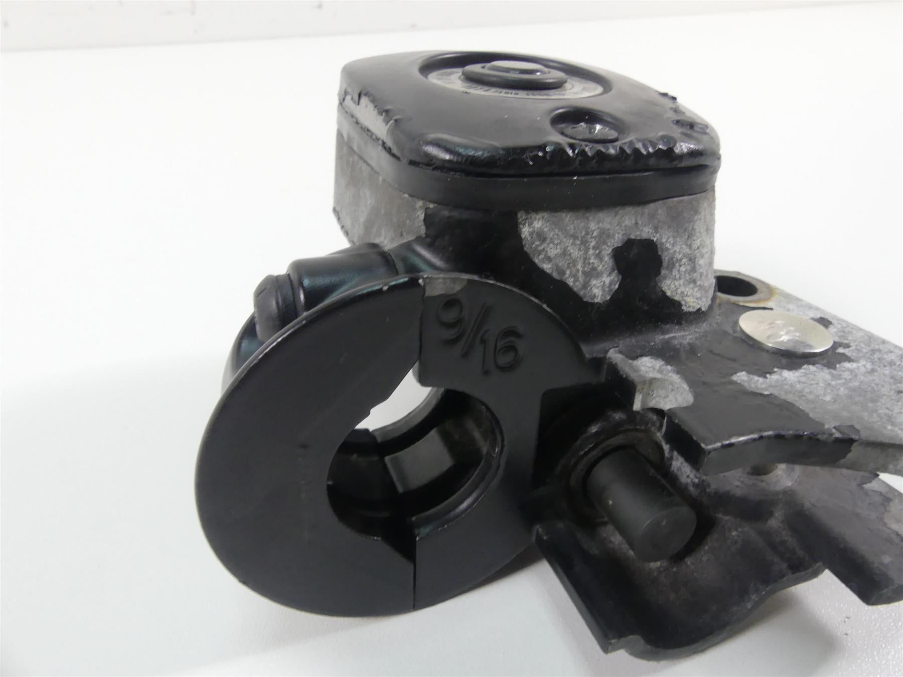 2008 Harley Softail FLSTSB Cross Bones Front Brake Master Cylinder 9/16 45019-08 {{ shop.shopifyCountryName }} - Mototech271