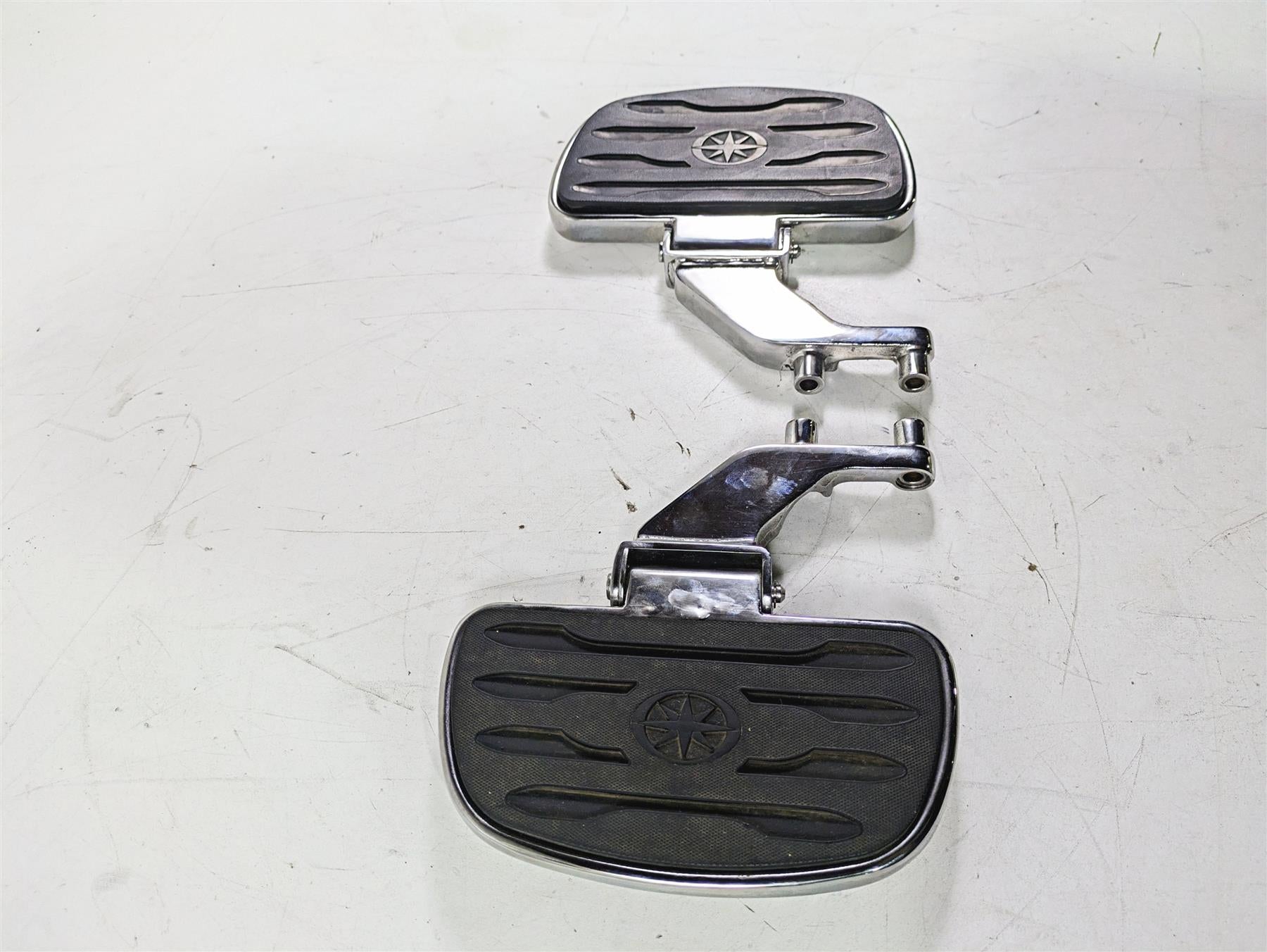 2004 Yamaha XVZ1300 Royal Star Rear Passenger Floorboard Set 4XY-27430-00-00 {{ shop.shopifyCountryName }} - Mototech271