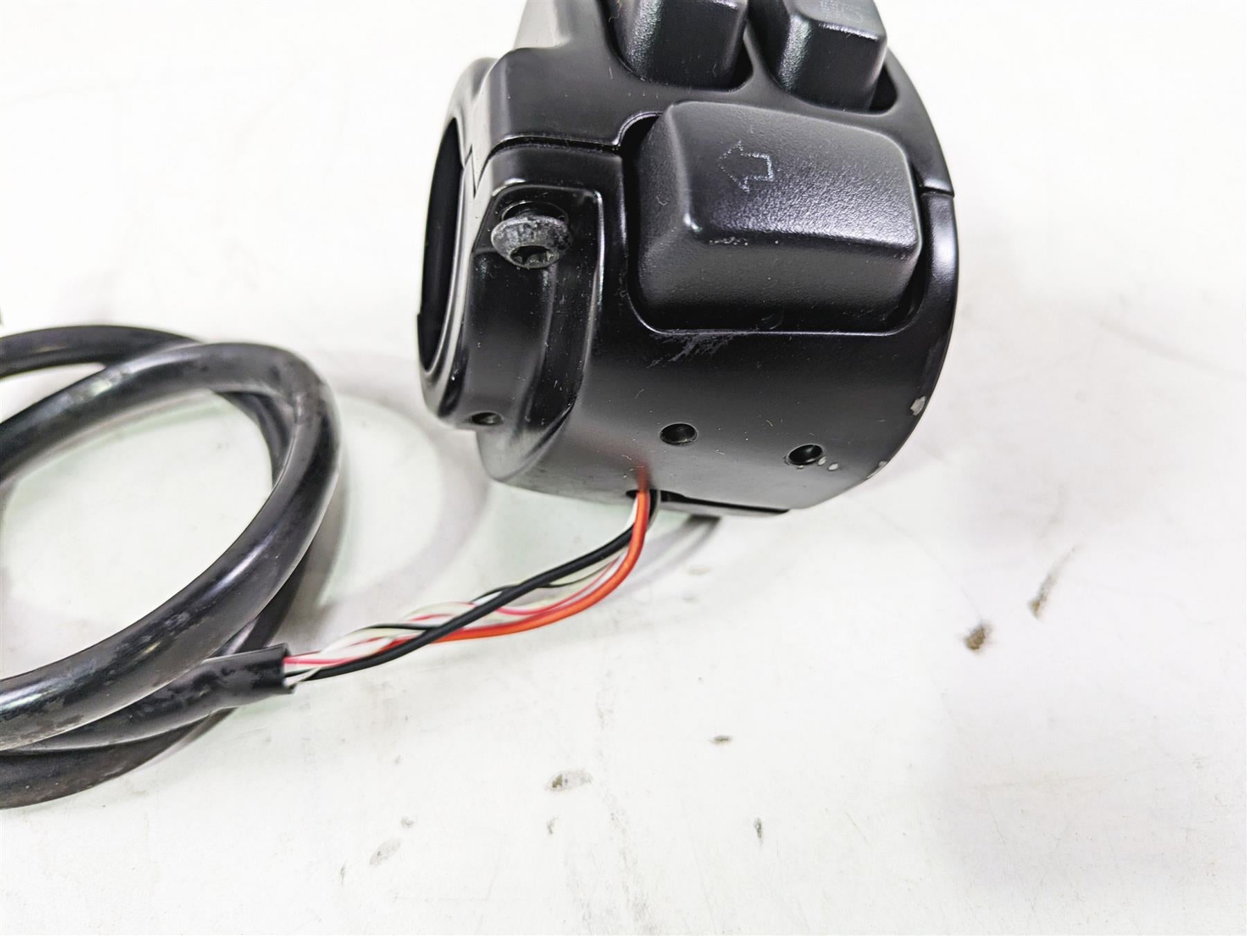 2018 Harley FXBR Softail Breakout Left Hand Blinker Control Switch 71500292 {{ shop.shopifyCountryName }} - Mototech271