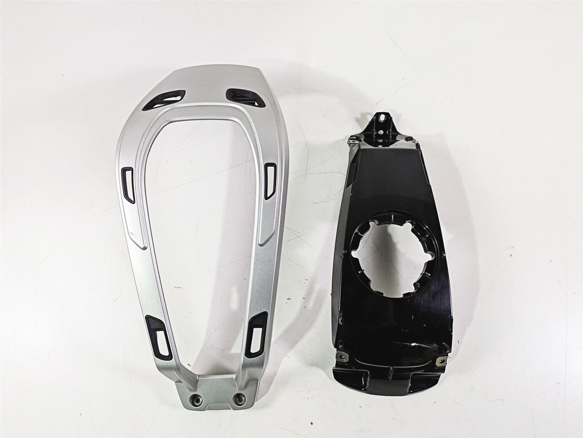 2009 BMW R1200RT K26 Center Tank Cover & Luggage Rack 46637682974 {{ shop.shopifyCountryName }} - Mototech271