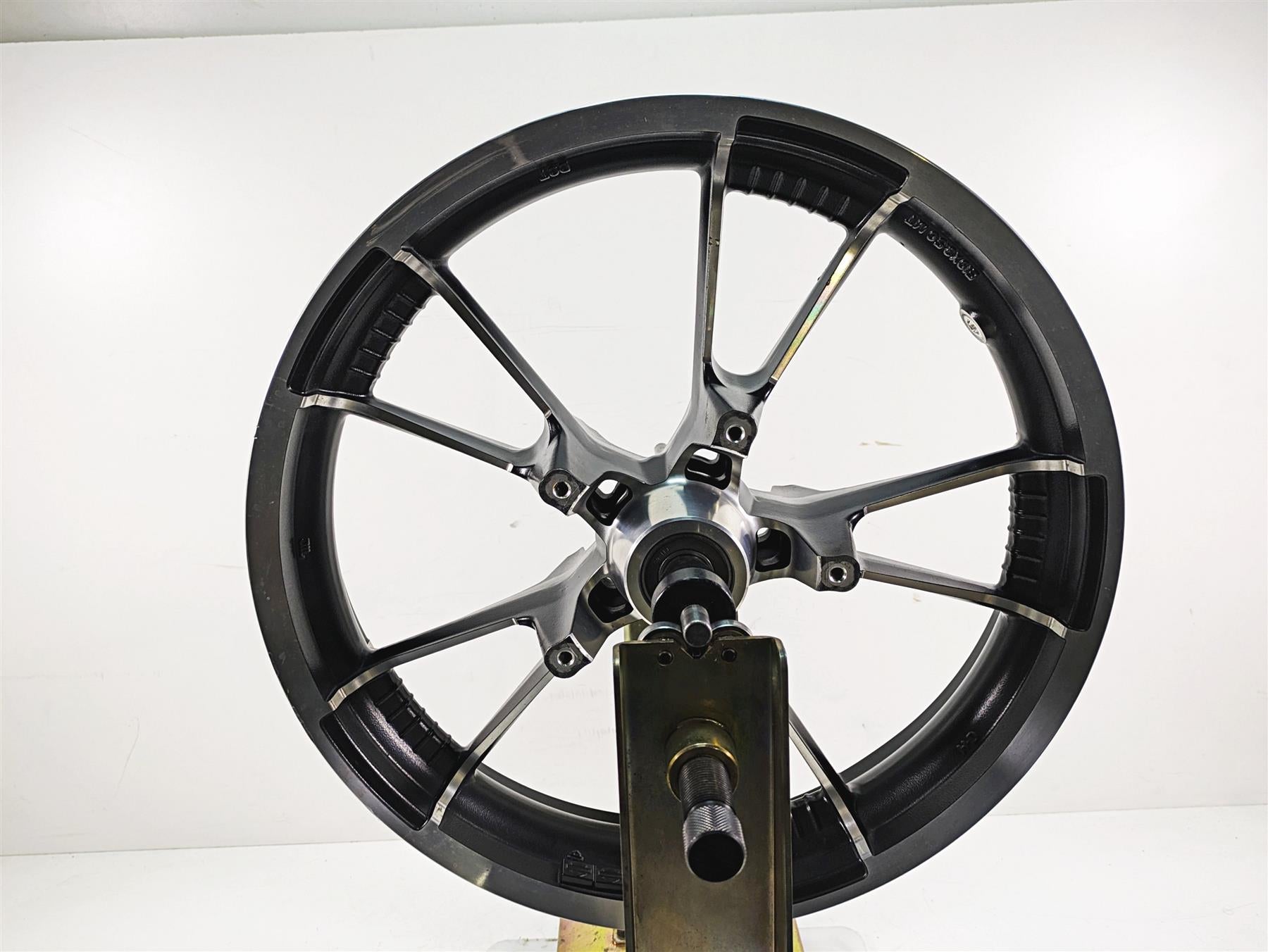 2020 Harley Touring FLHX Street Glide 19x3.5 Enforcer Front Wheel -Read 43300336 {{ shop.shopifyCountryName }} - Mototech271