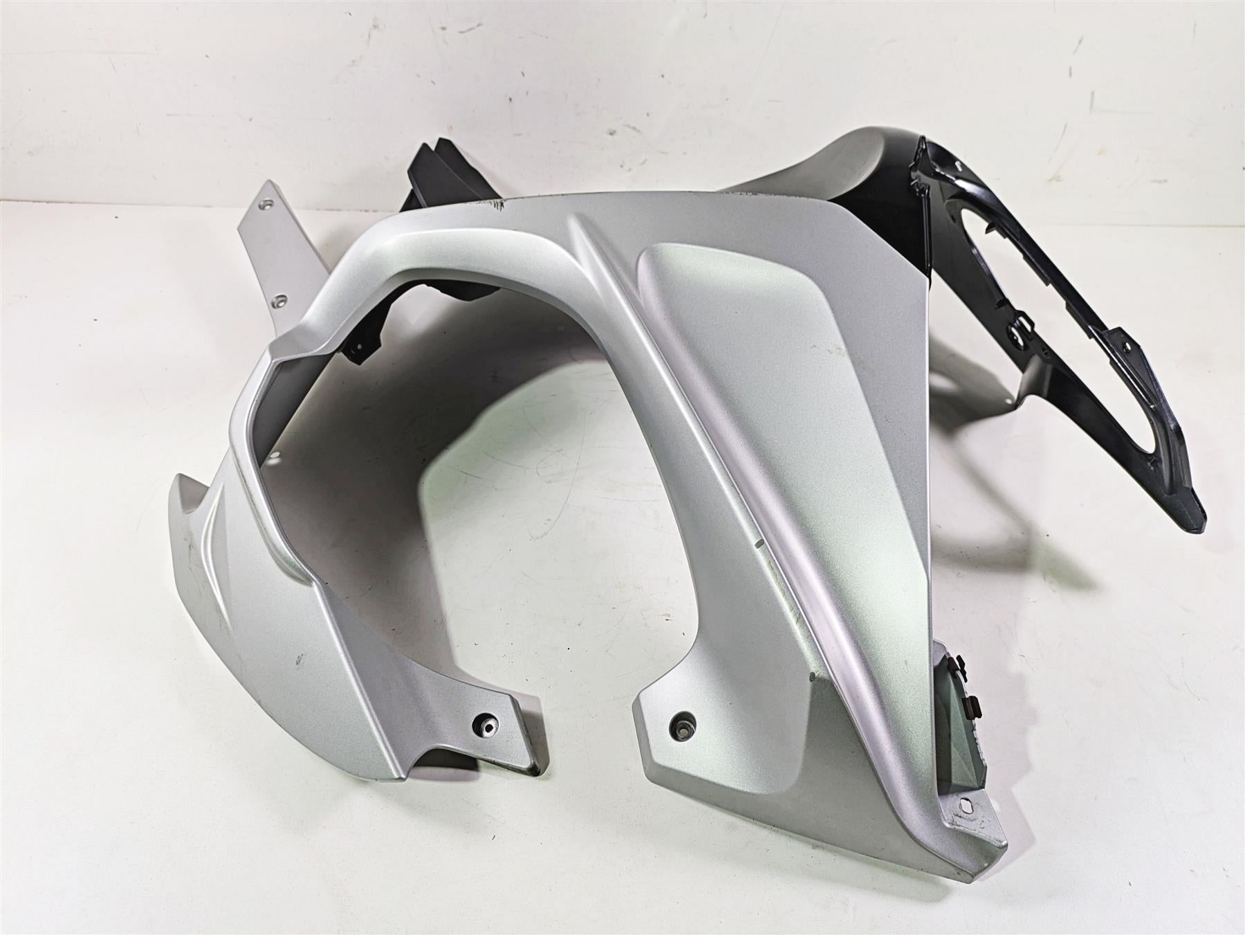 2010 BMW R1200RT K26 Right Main Side Fairing Cover - Read 46637681054 {{ shop.shopifyCountryName }} - Mototech271