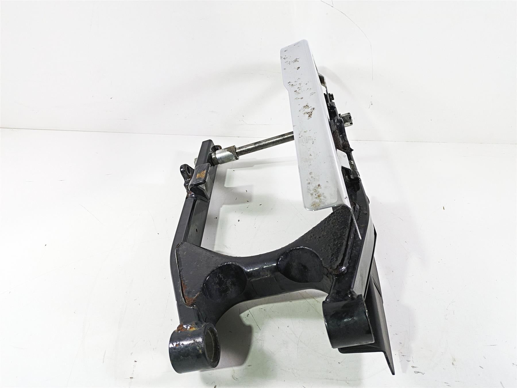 2003 Harley Dyna FXDL Low Rider 100TH Rear Swingarm & Belt Guards 47820-00A {{ shop.shopifyCountryName }} - Mototech271