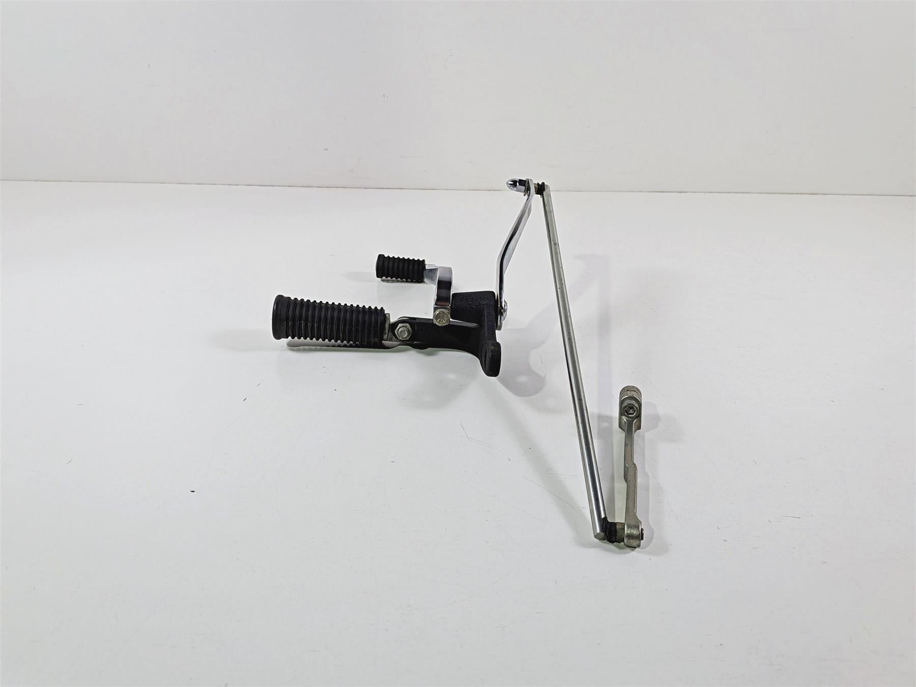 2011 Harley FXDF Dyna Fat Bob Front Left Forward Foot Peg & Shifter 50667-07 {{ shop.shopifyCountryName }} - Mototech271