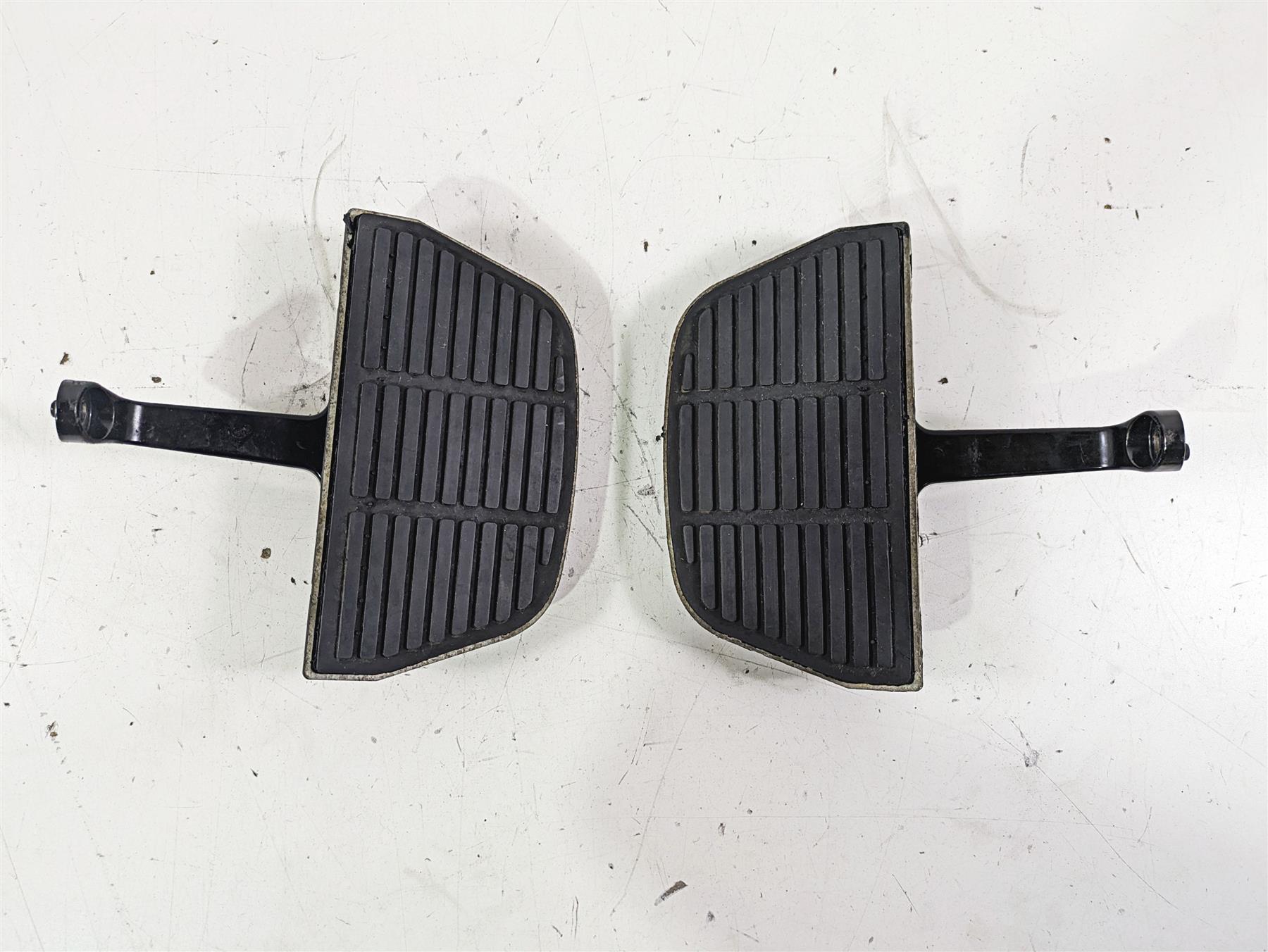 2003 Harley Touring FLHTCUI 100TH E-Glide Passenger Floor Board Set 52719-93B {{ shop.shopifyCountryName }} - Mototech271
