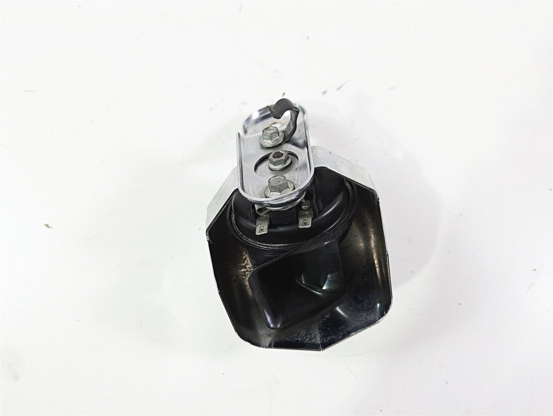 2011 Harley Touring FLHTCUSE CVO E-Glide Horn & Chrome Cover 61300478A 69060-90H {{ shop.shopifyCountryName }} - Mototech271