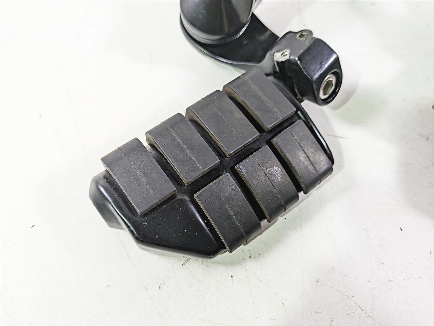 2018 Indian Chieftain Limited Black Aftermarket Highway Foot Peg Set {{ shop.shopifyCountryName }} - Mototech271