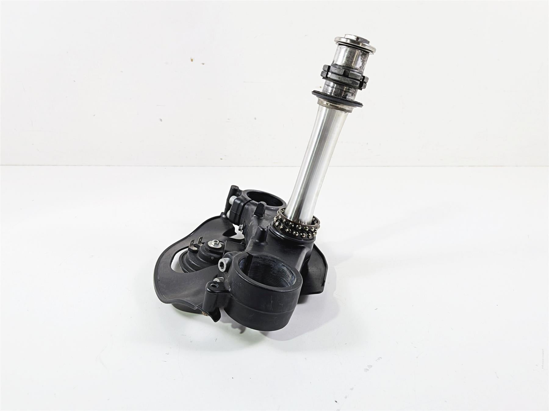 2018 Aprilia RSV4 RR Lower Triple Tree Steering Clamp 2B003923 848736 890848 {{ shop.shopifyCountryName }} - Mototech271