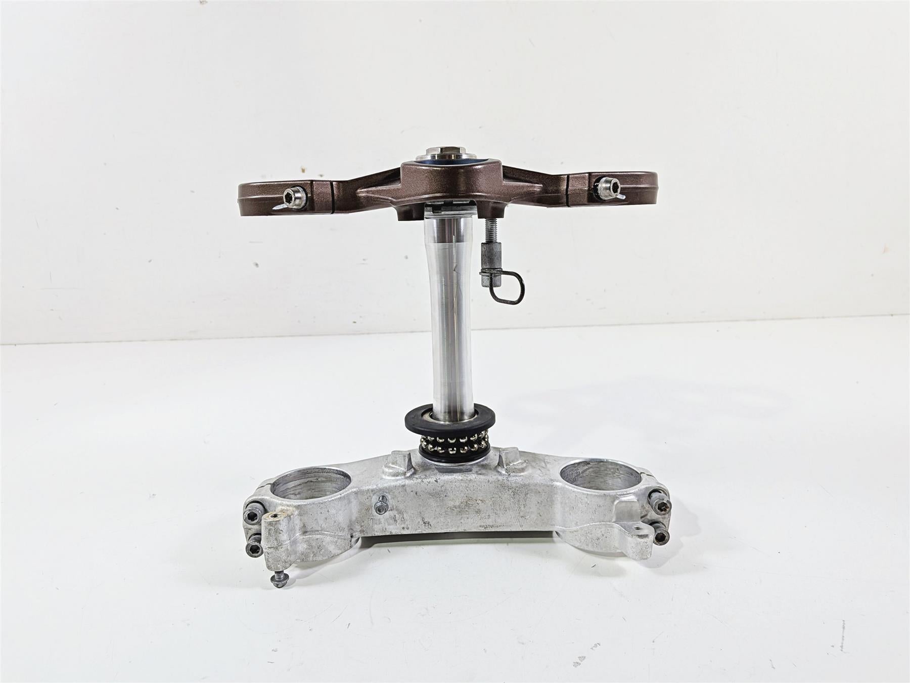 2008 Aprilia RSVR 1000 Factory Upper Lower Triple Tree Set AP8163562 AP8163061 {{ shop.shopifyCountryName }} - Mototech271