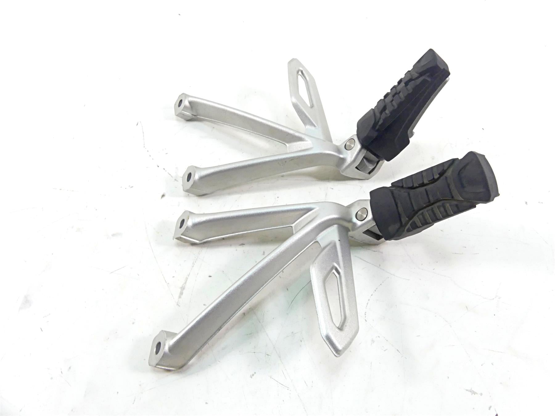 2016 BMW R1200GS Adv K51 Rear Passenger Footpeg Set 46718526741 46718526742 {{ shop.shopifyCountryName }} - Mototech271